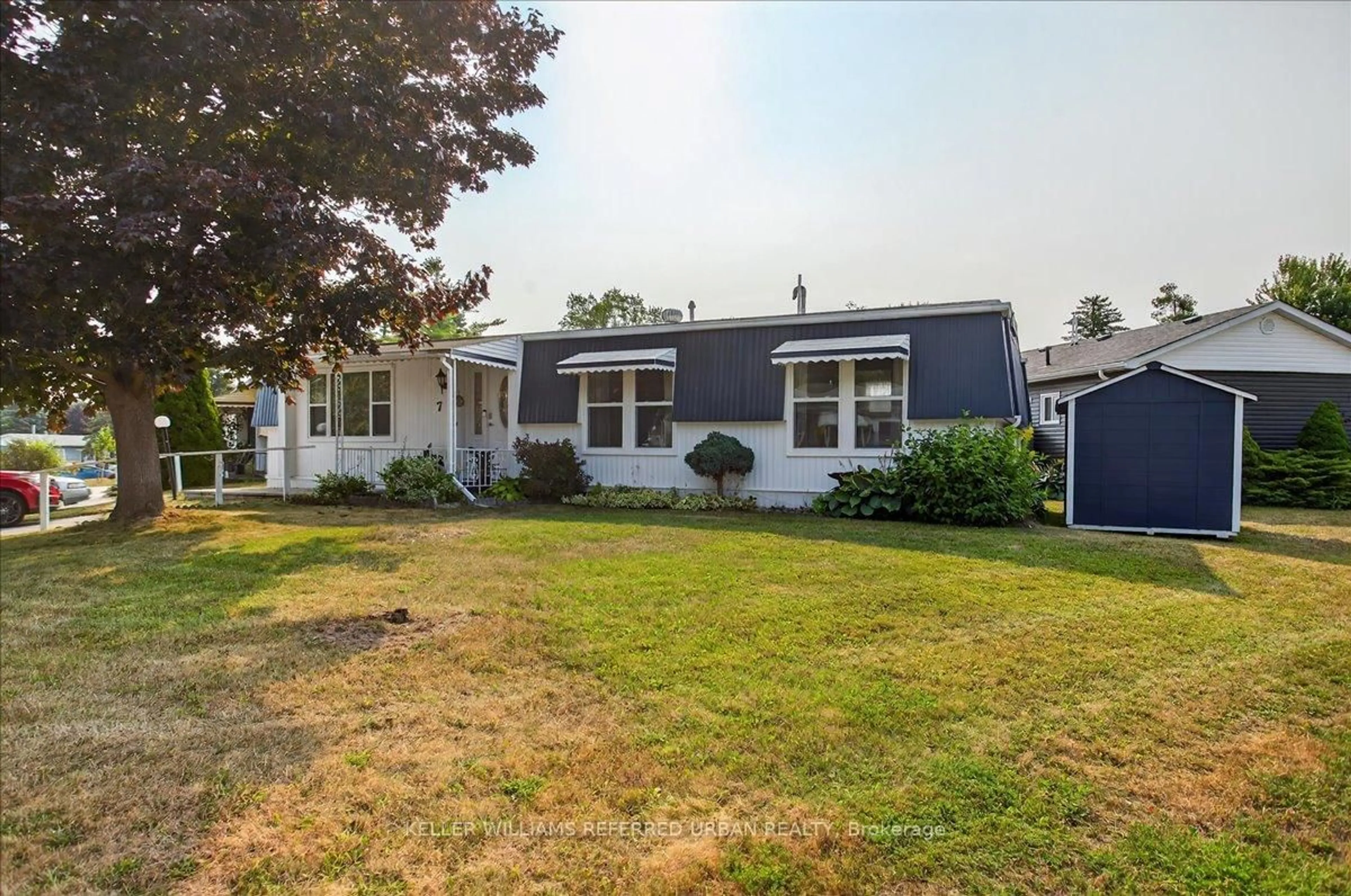 Home with vinyl exterior material, street for 7 Sunset Dr, Innisfil Ontario L9S 0R7