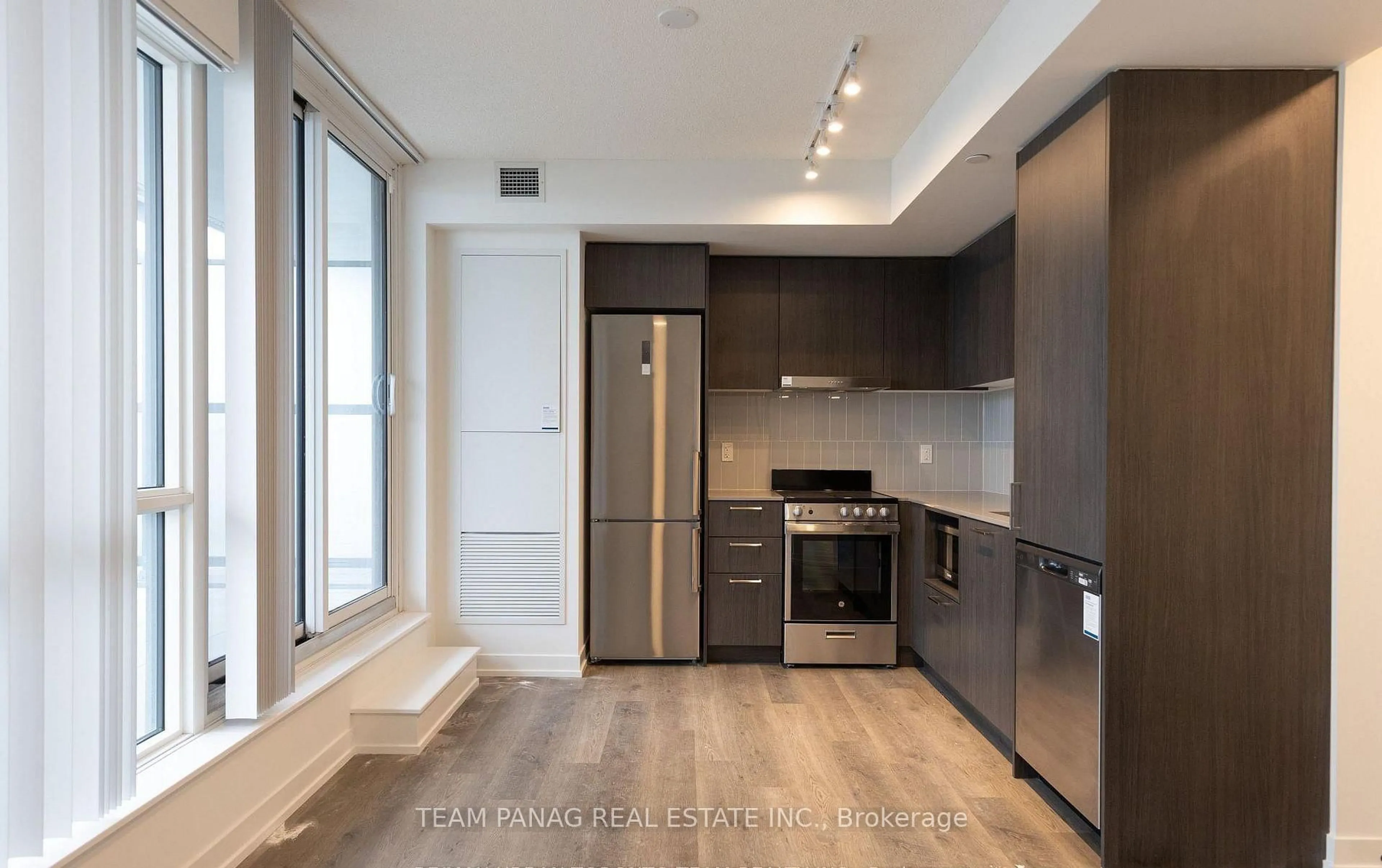 Unknown for 195 Commerce St #712, Vaughan Ontario L4K 5Z7