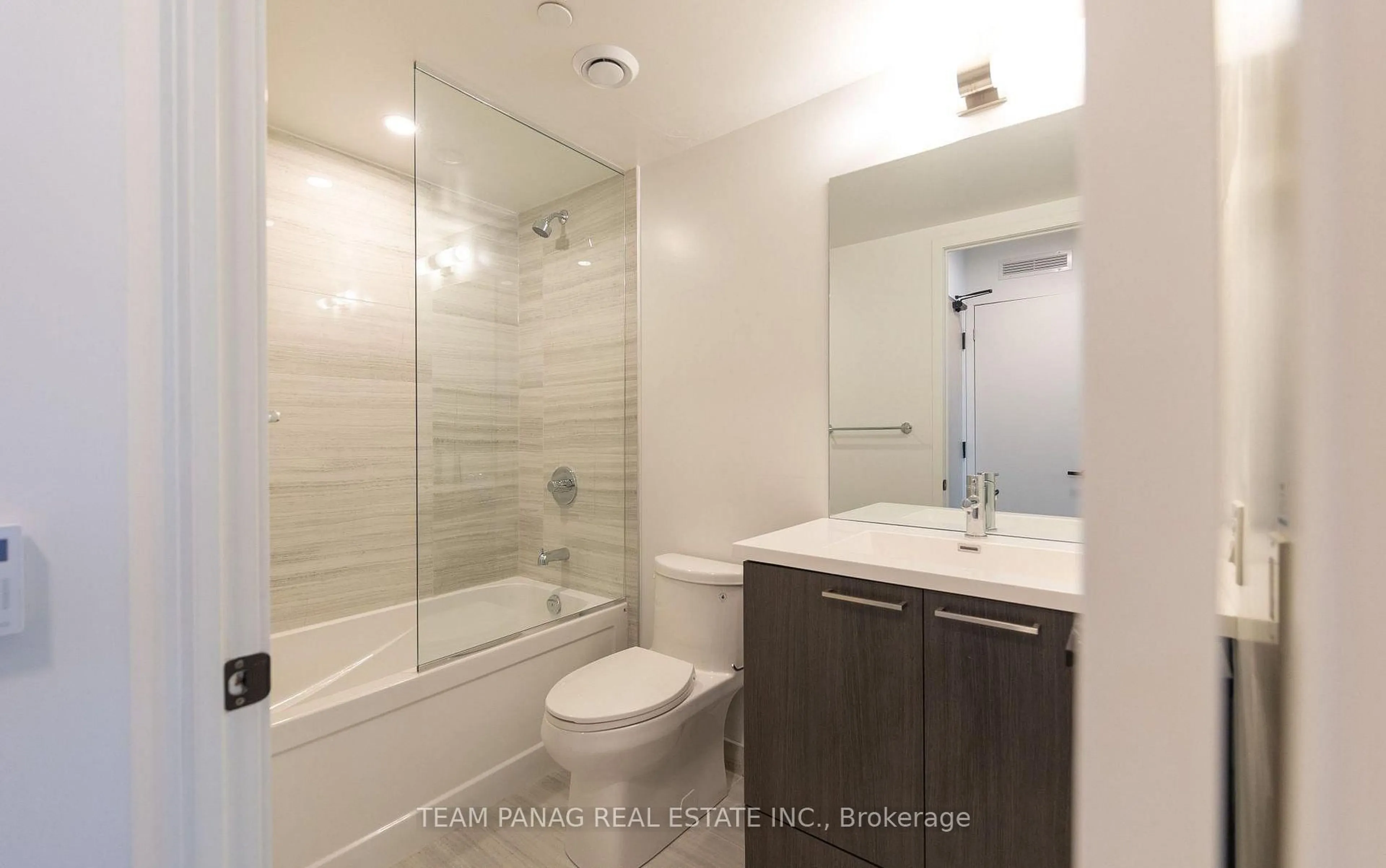 Standard bathroom, unknown for 195 Commerce St #712, Vaughan Ontario L4K 5Z7