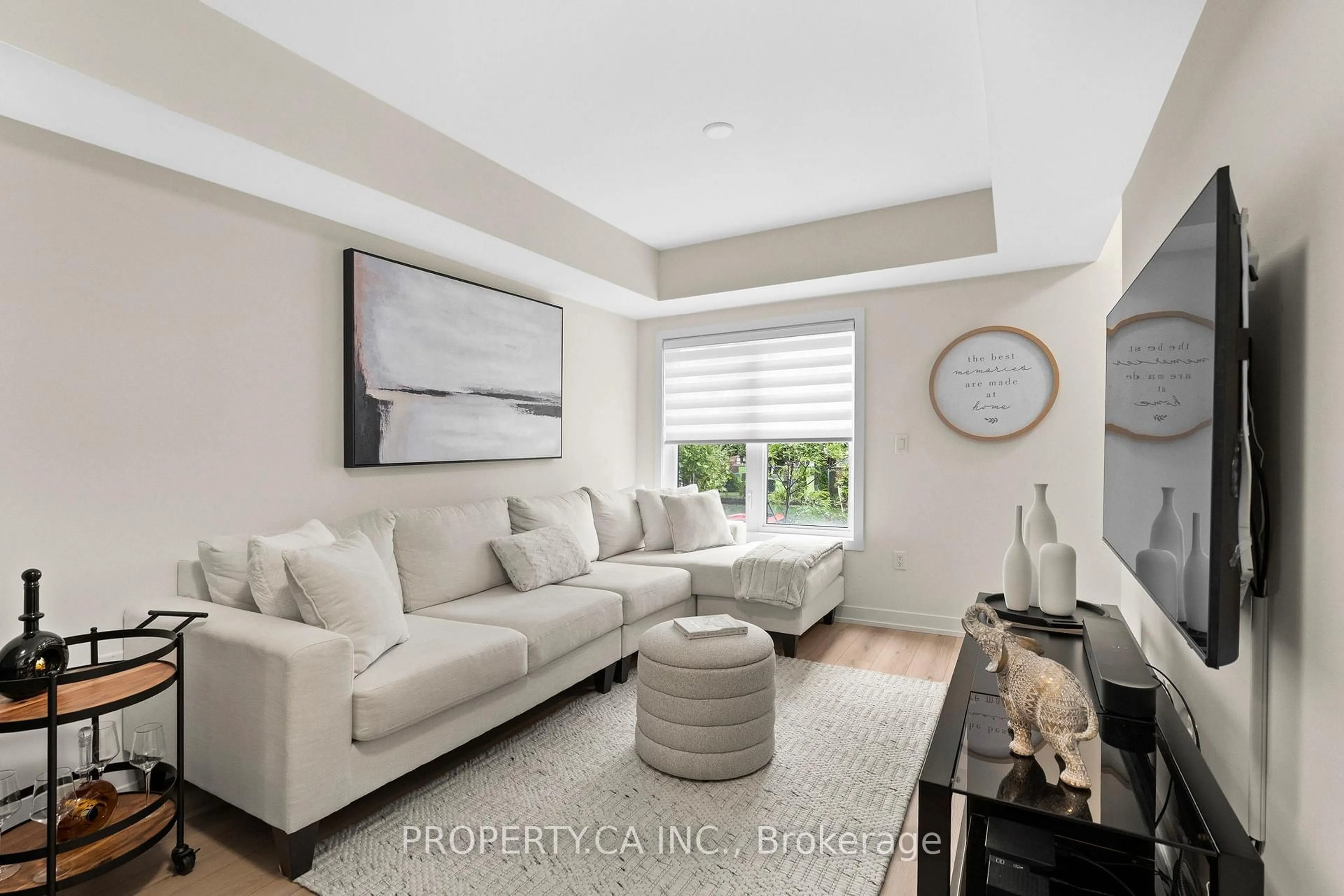 Living room with furniture, unknown for 58 Elizabeth St #2207, Richmond Hill Ontario L4C 5W2