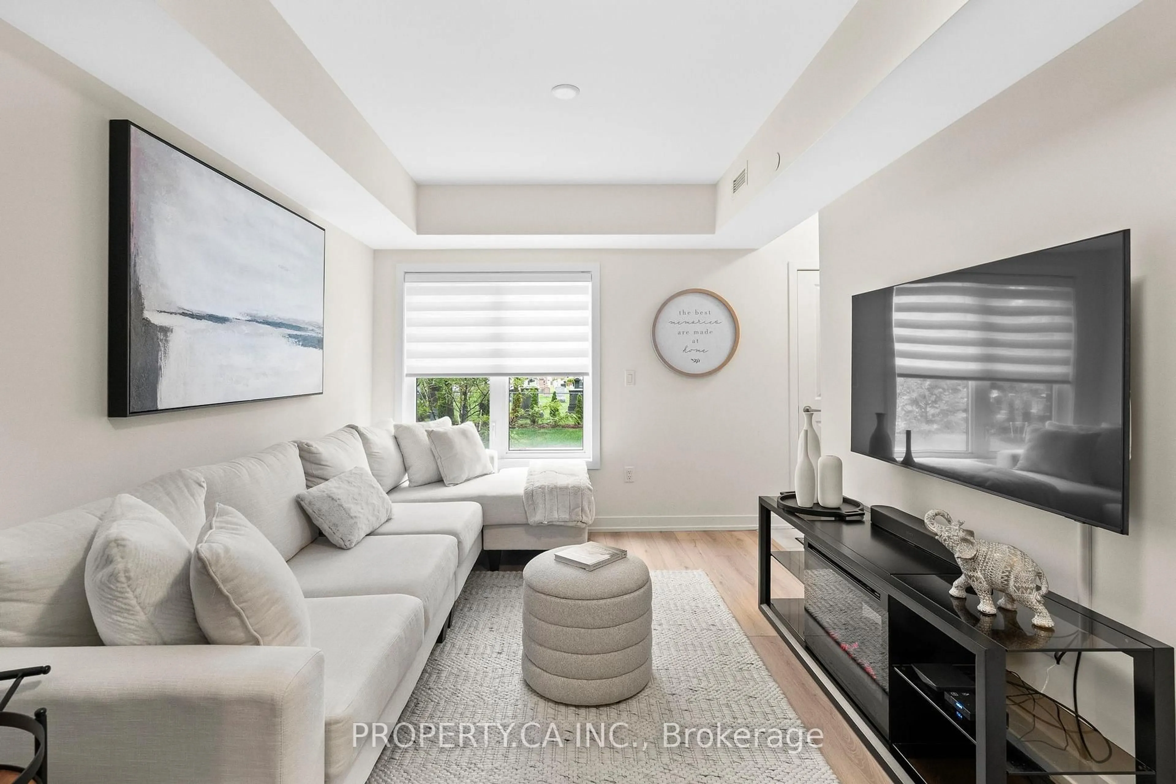 Living room with furniture, unknown for 58 Elizabeth St #2207, Richmond Hill Ontario L4C 5W2