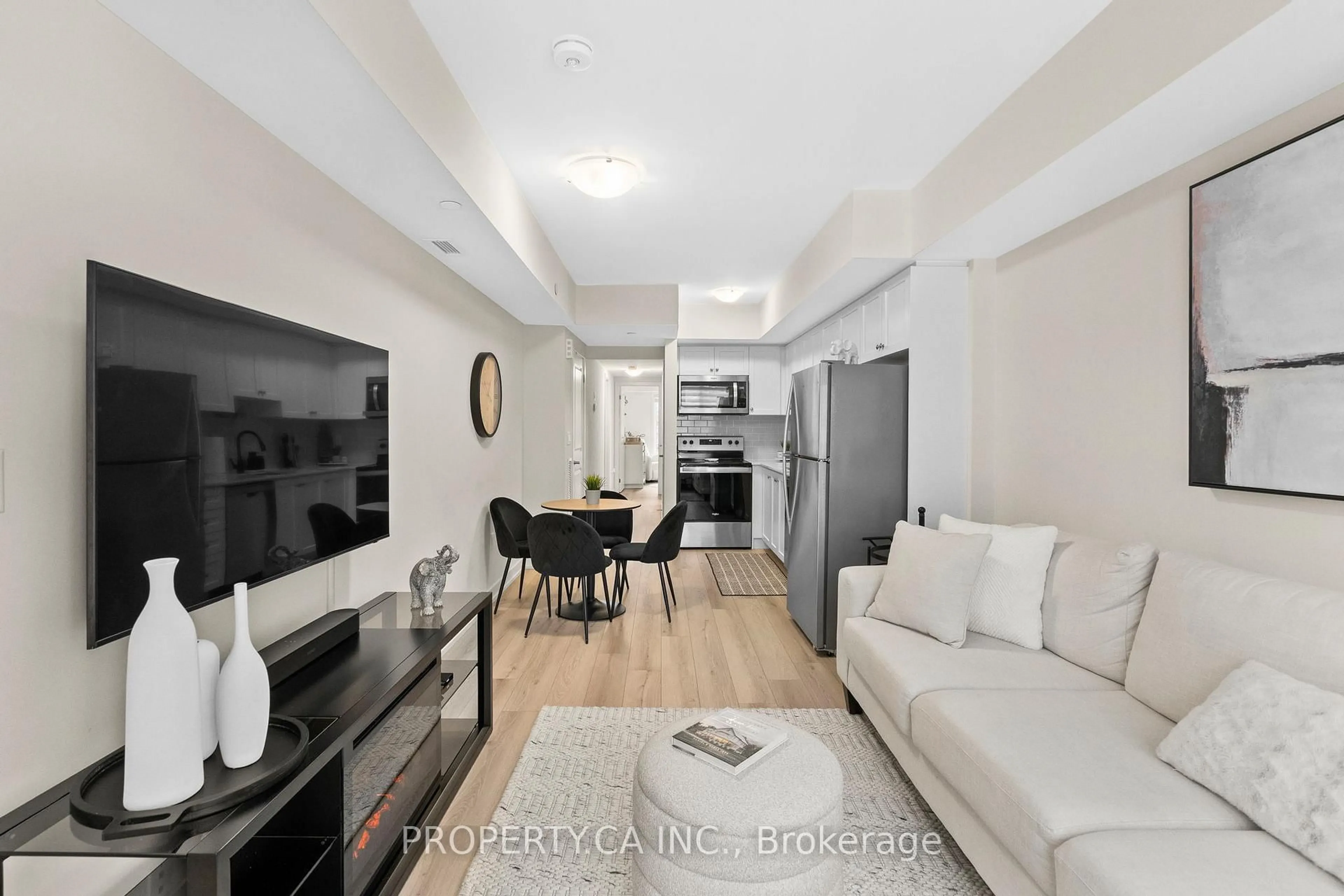 Living room with furniture, unknown for 58 Elizabeth St #2207, Richmond Hill Ontario L4C 5W2