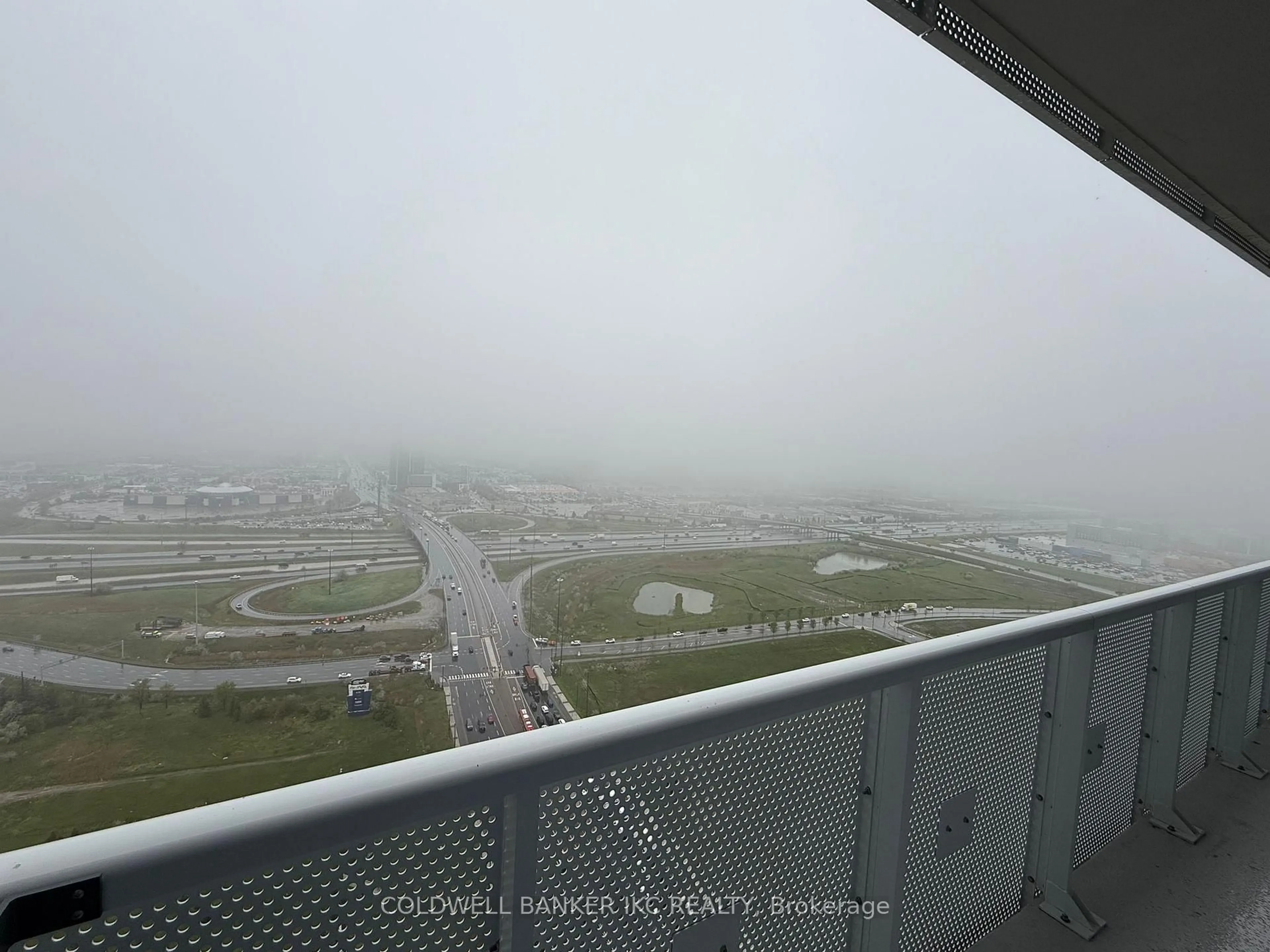 Blurry image for 225 Commerce St #3908, Vaughan Ontario L4K 0R1