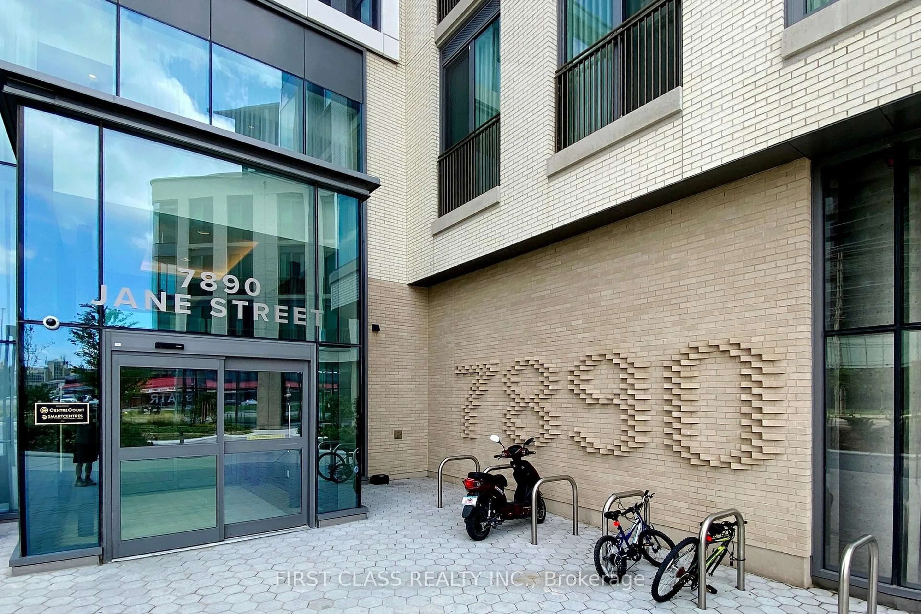 Indoor foyer for 7890 Jane St #1902, Vaughan Ontario L4K 0K9