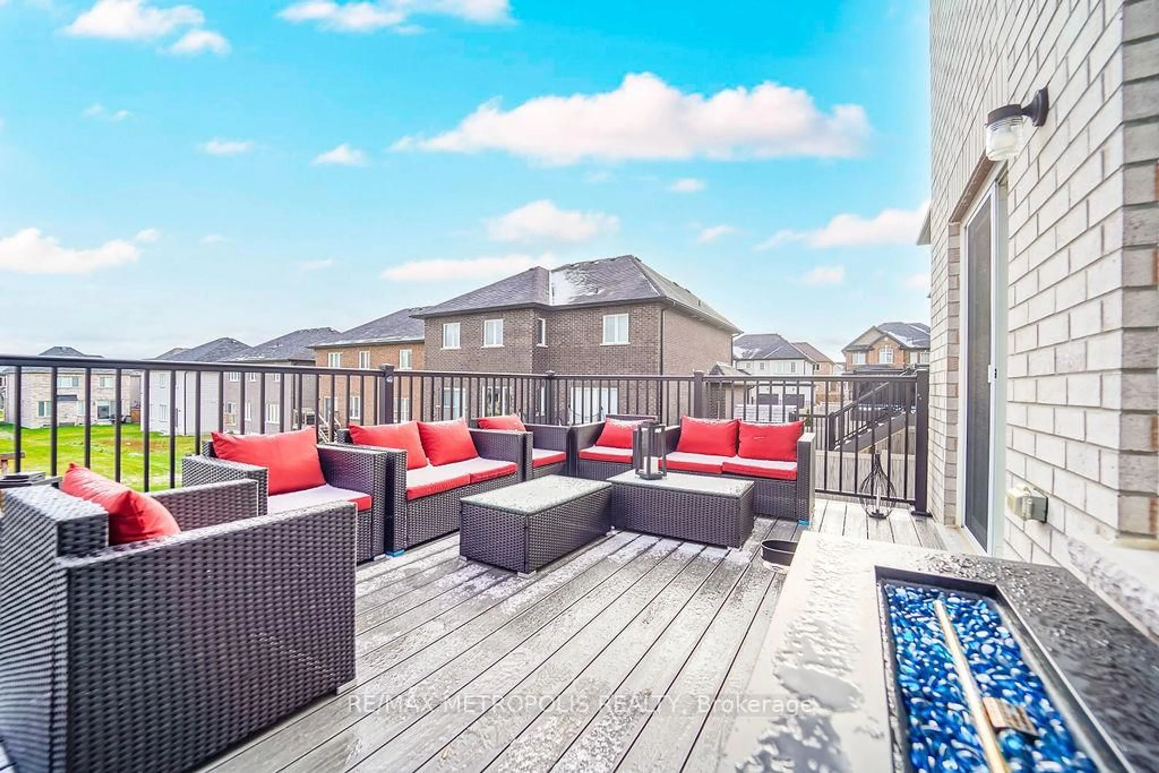 Patio, unknown for 22 Haskins Cres, Georgina Ontario L4P 0H4