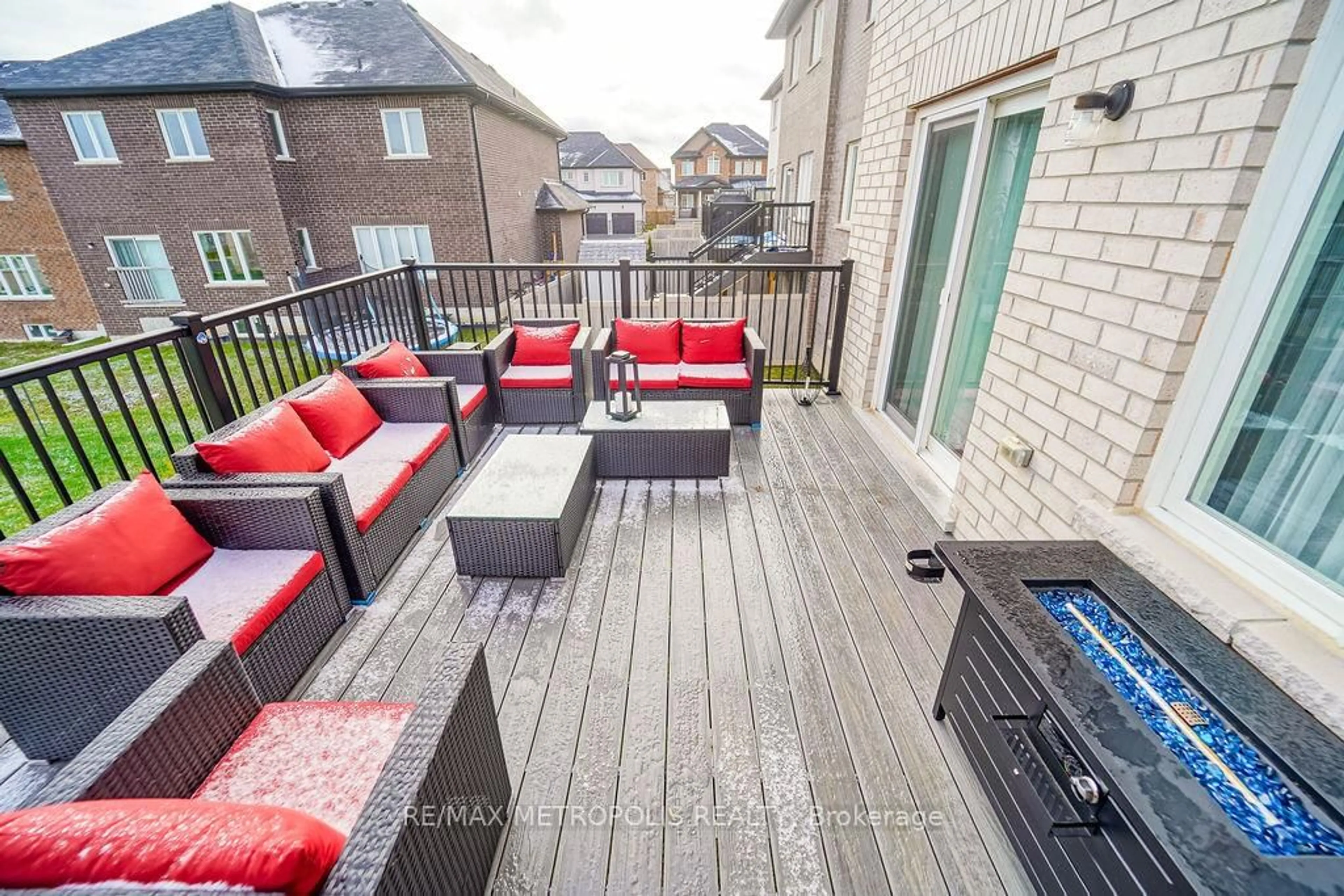 Patio, street for 22 Haskins Cres, Georgina Ontario L4P 0H4