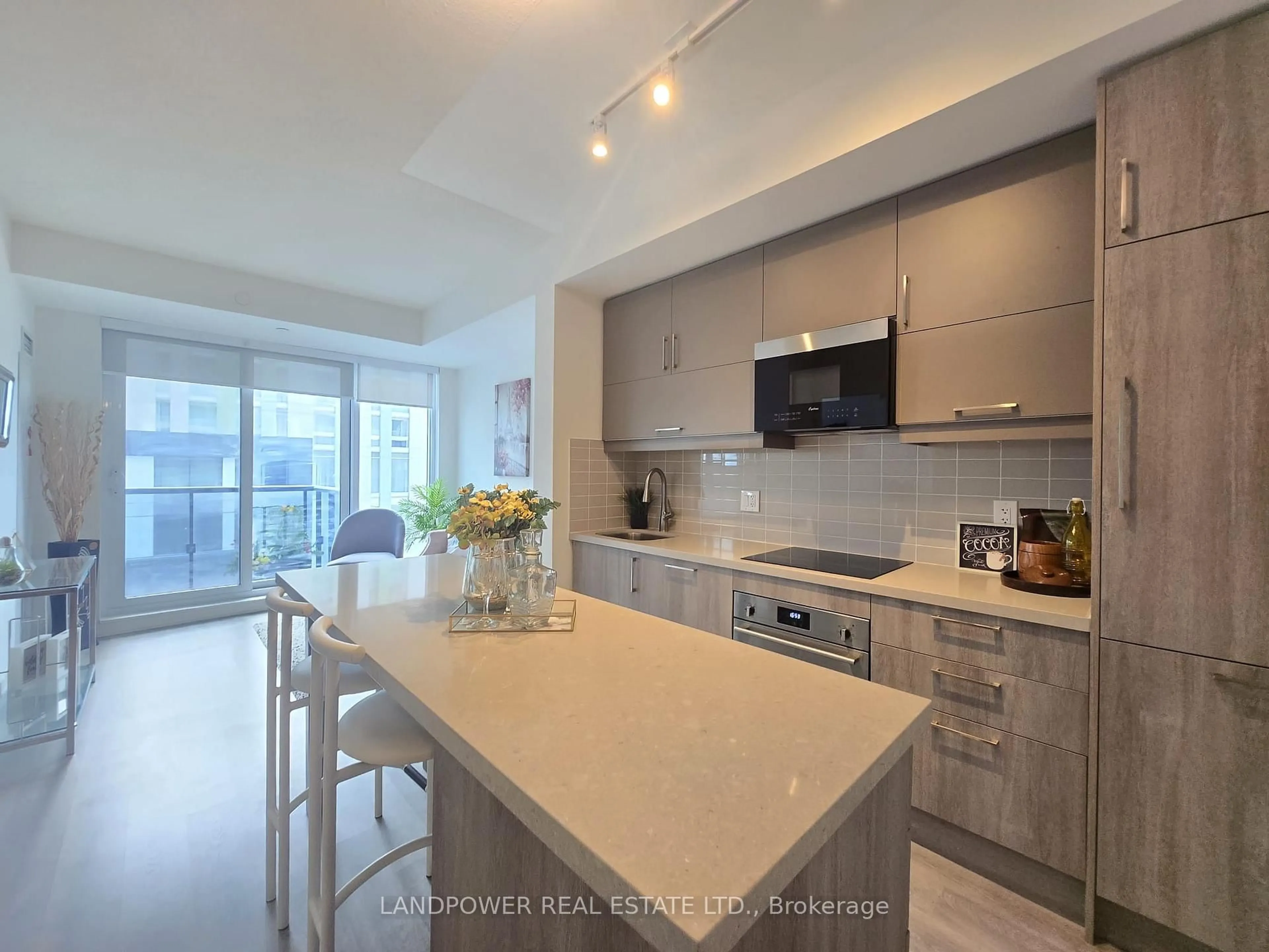 Unknown for 8119 Birchmount Rd #614, Markham Ontario L6G 0H5