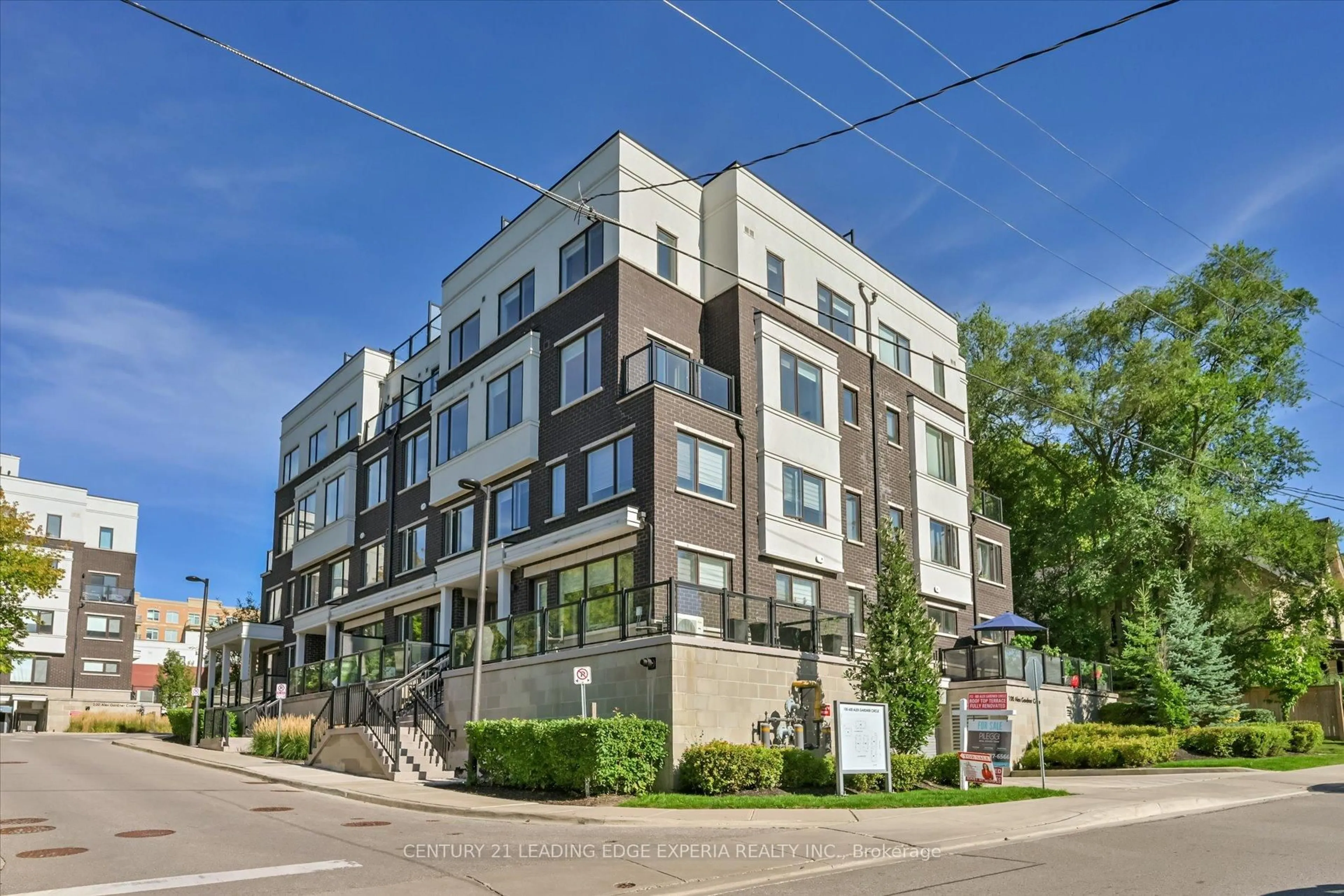 Unknown for 100 Alex Gardner Circ #2, Aurora Ontario L4G 3G5