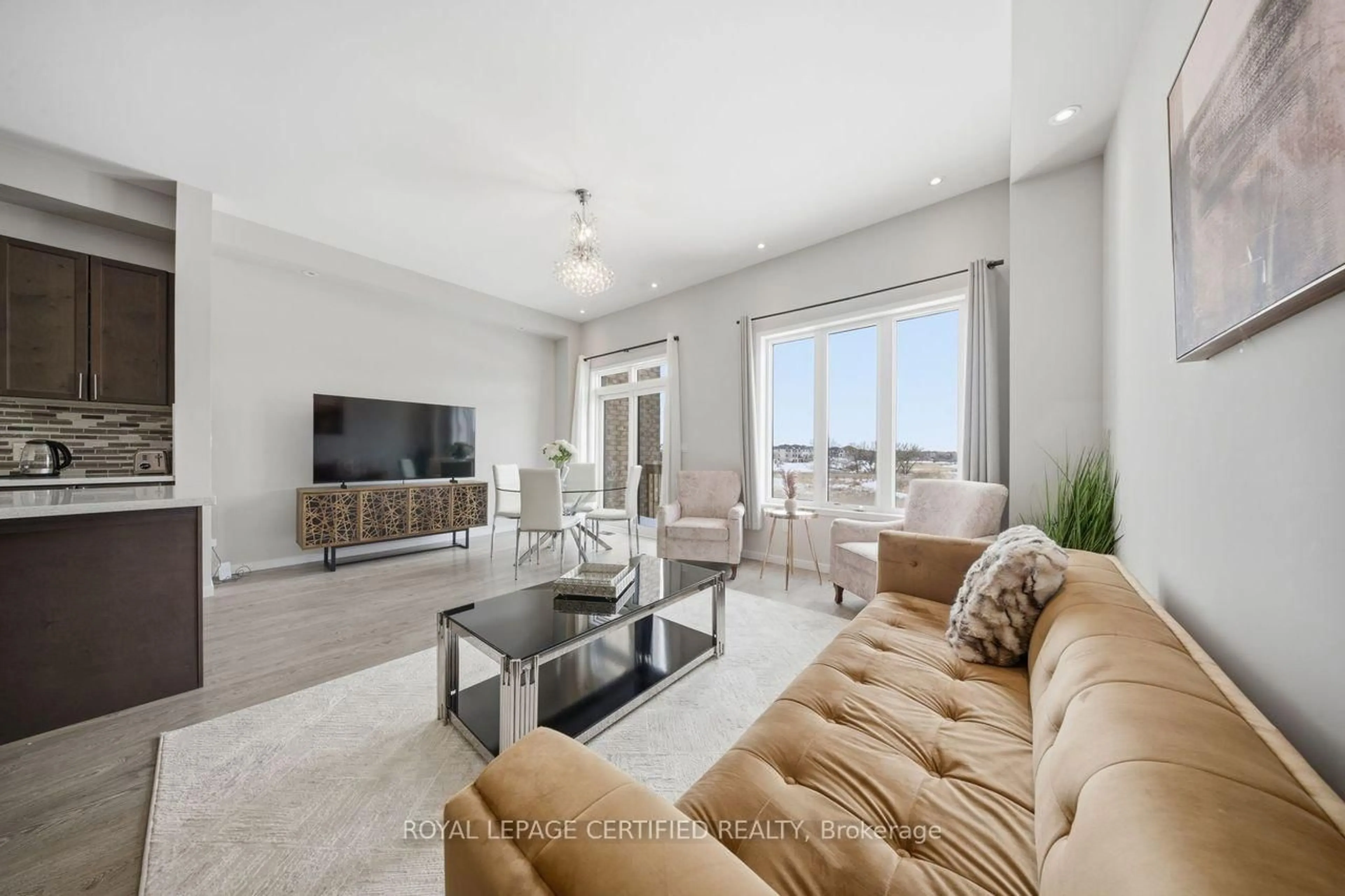 Living room with furniture, unknown for 240 Elyse Crt, Aurora Ontario L4G 2C9