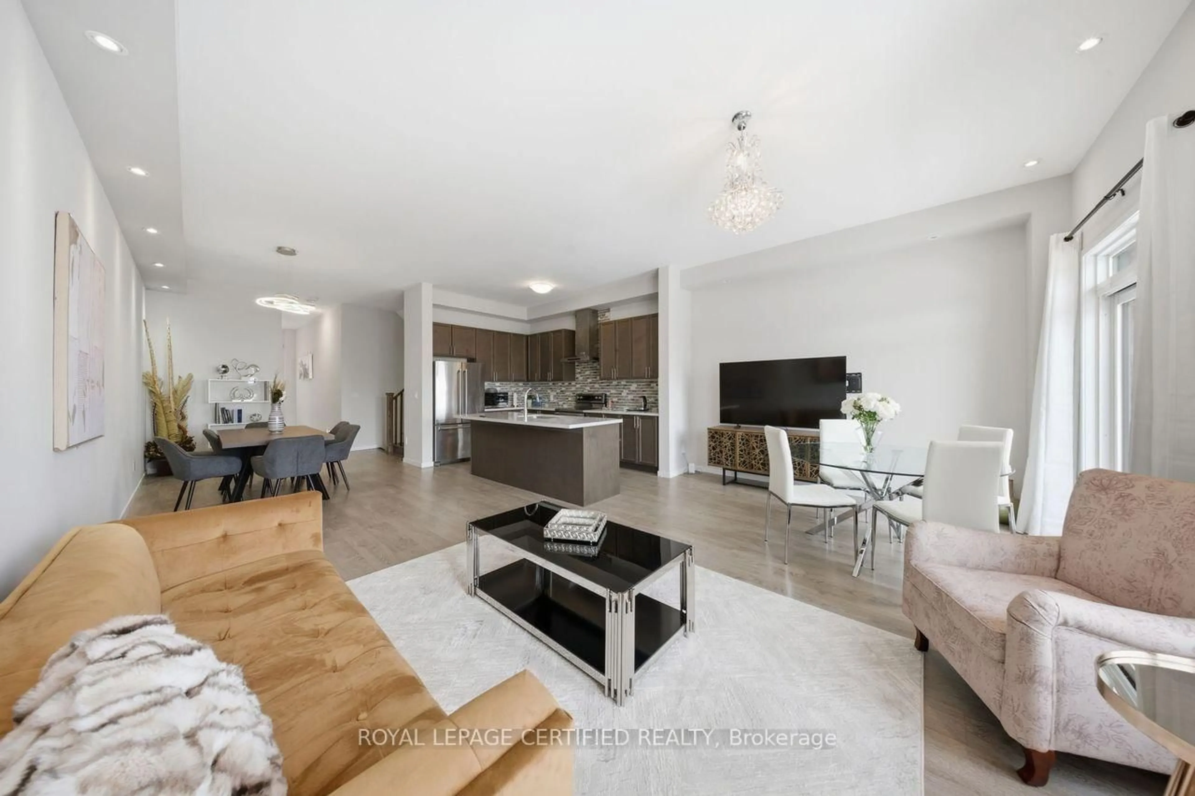 Living room with furniture, unknown for 240 Elyse Crt, Aurora Ontario L4G 2C9