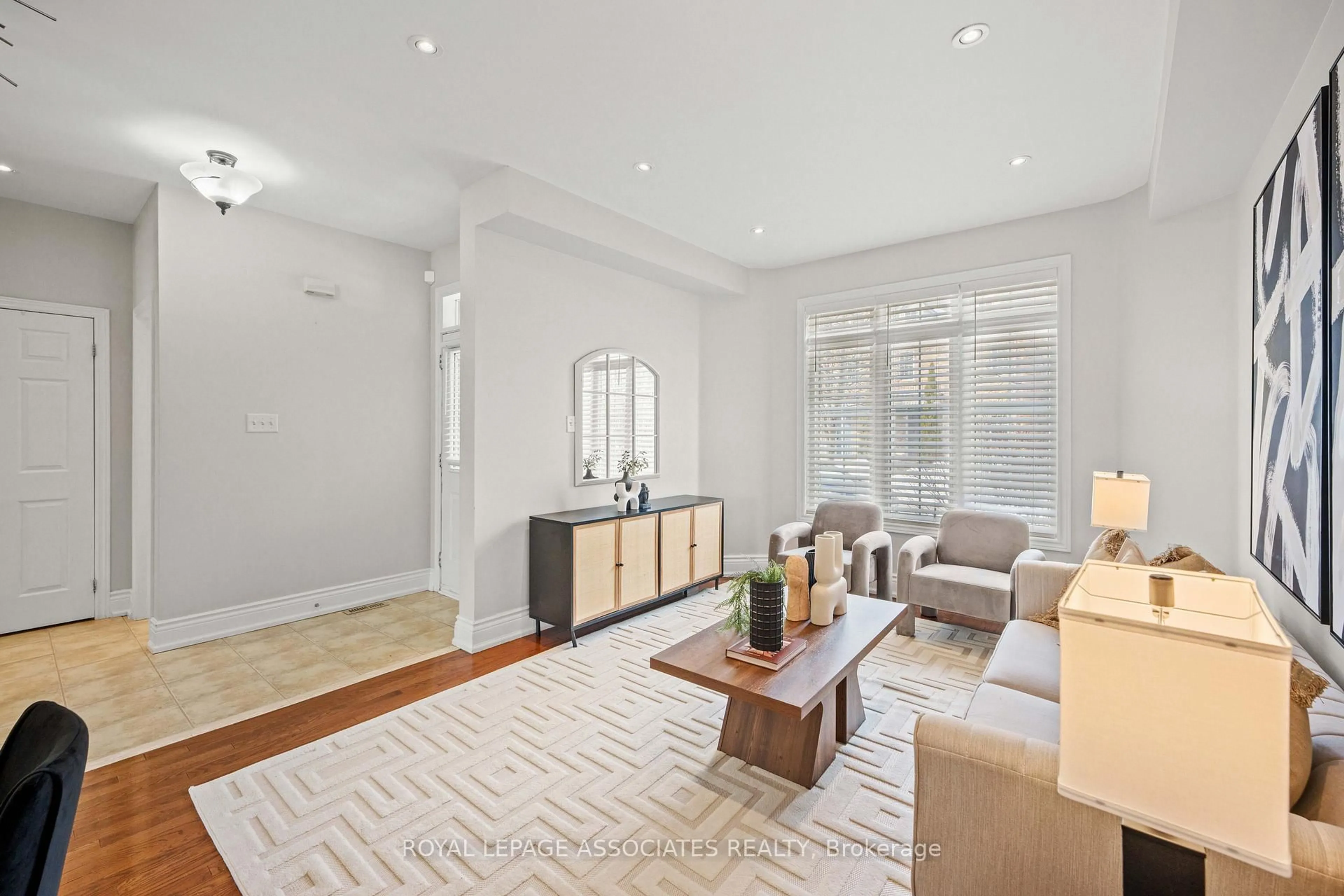 Living room with furniture, unknown for 33 Evaridge Dr, Markham Ontario L6B 1E7