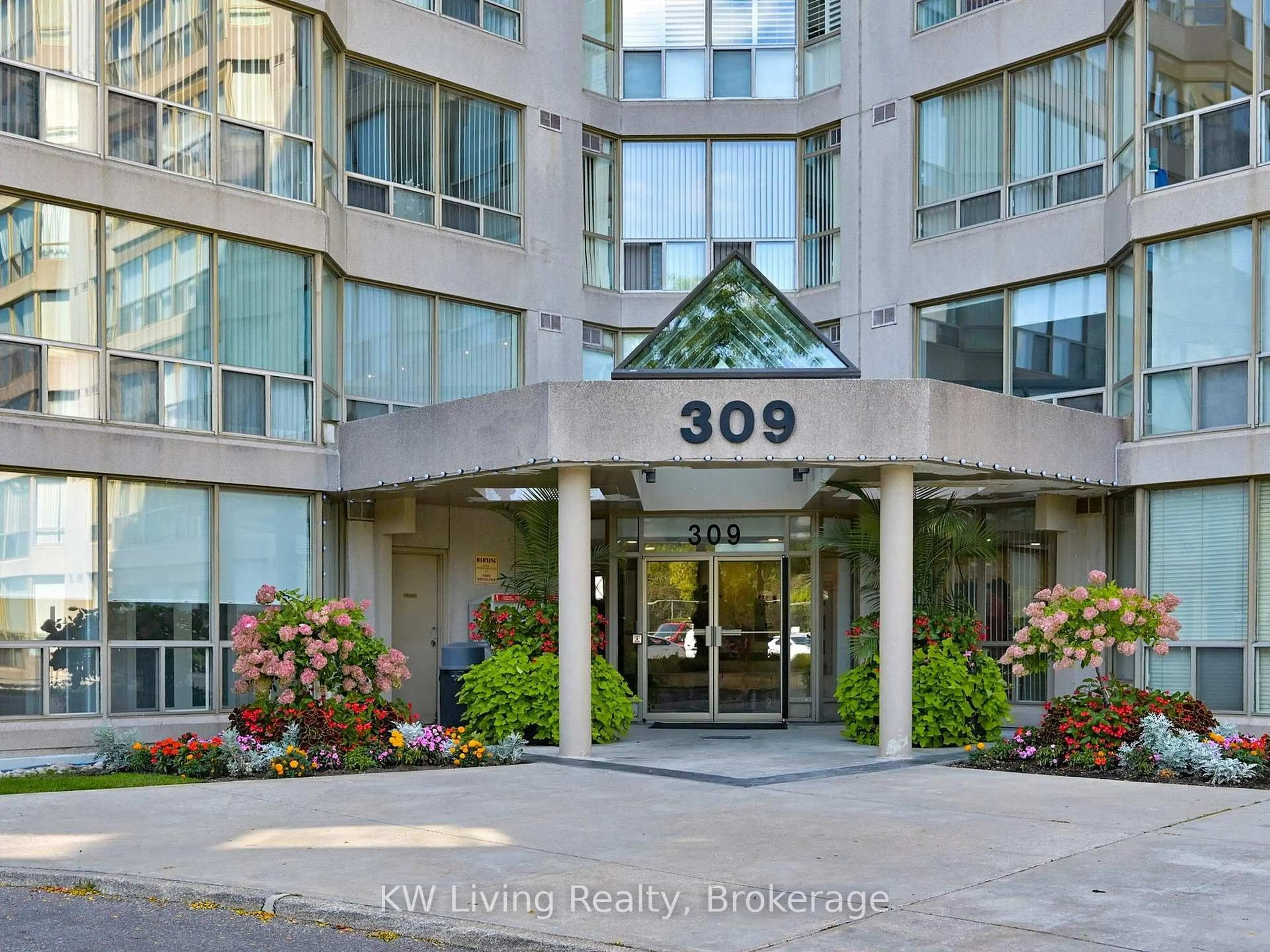 Indoor foyer for 309 Major Mackenzie Dr #909, Richmond Hill Ontario L4C 9V5