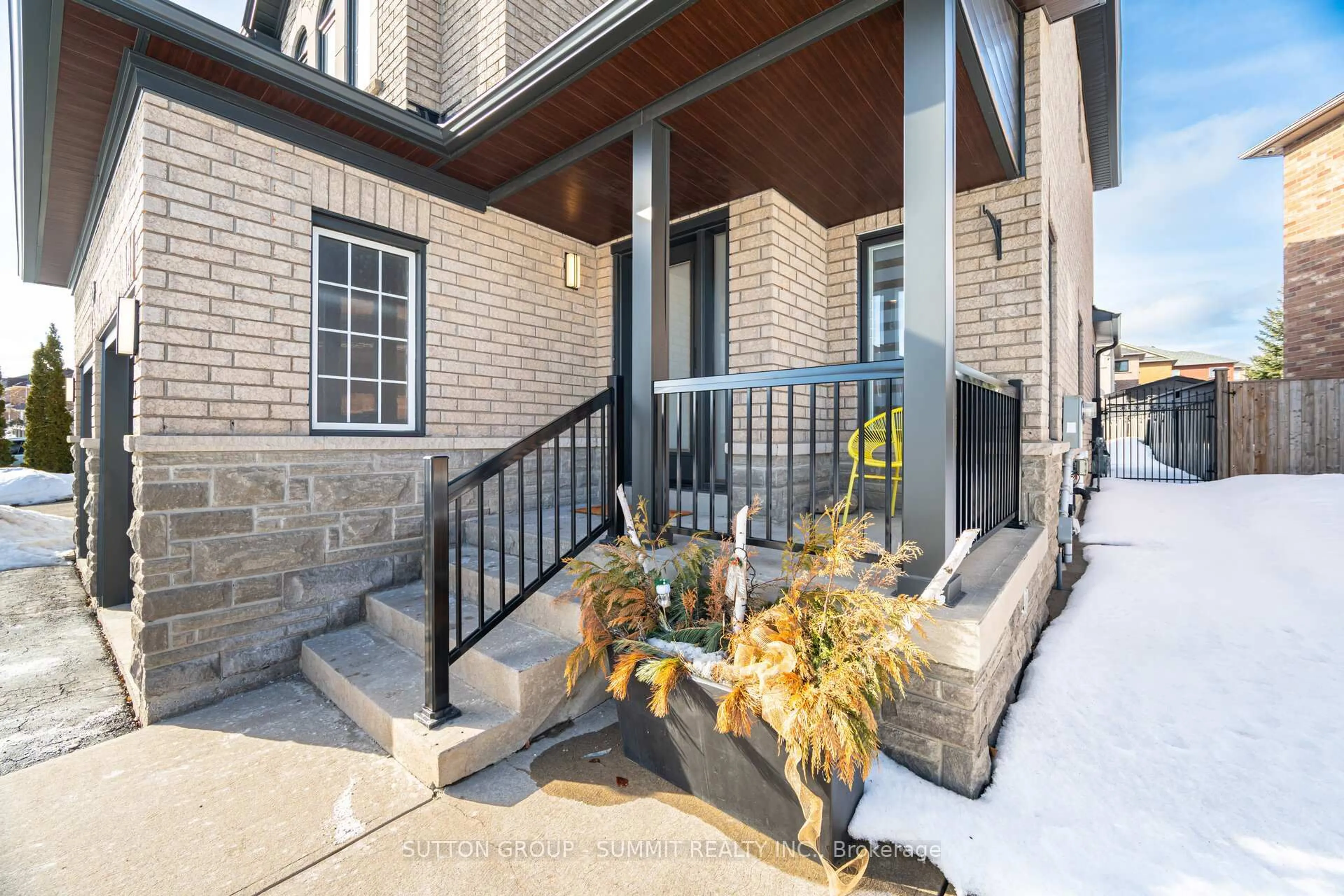 Patio, street for 72 Ravineview Dr, Vaughan Ontario L6A 3T6