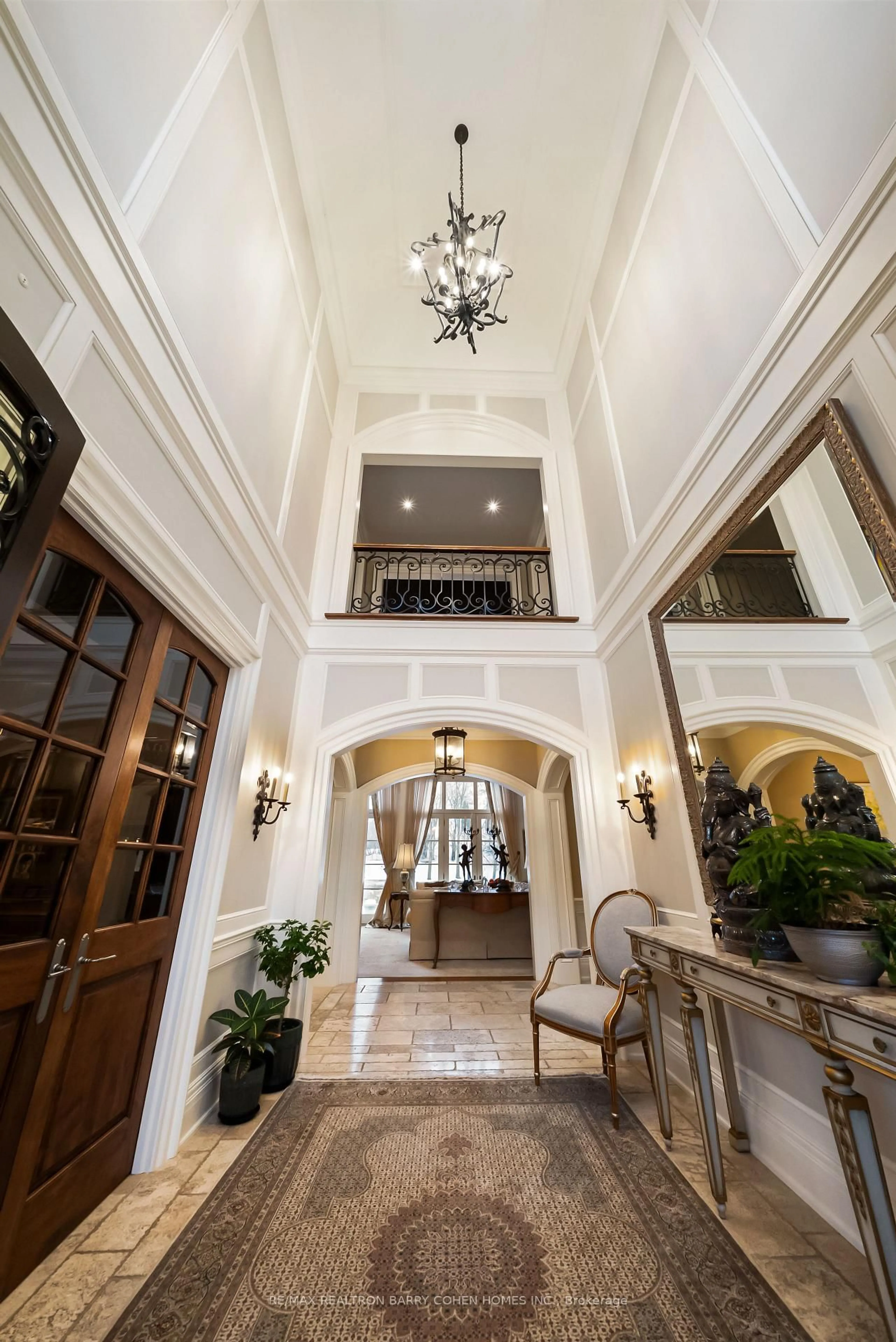 Indoor foyer for 55 Thornbank Rd, Vaughan Ontario L4J 2A1