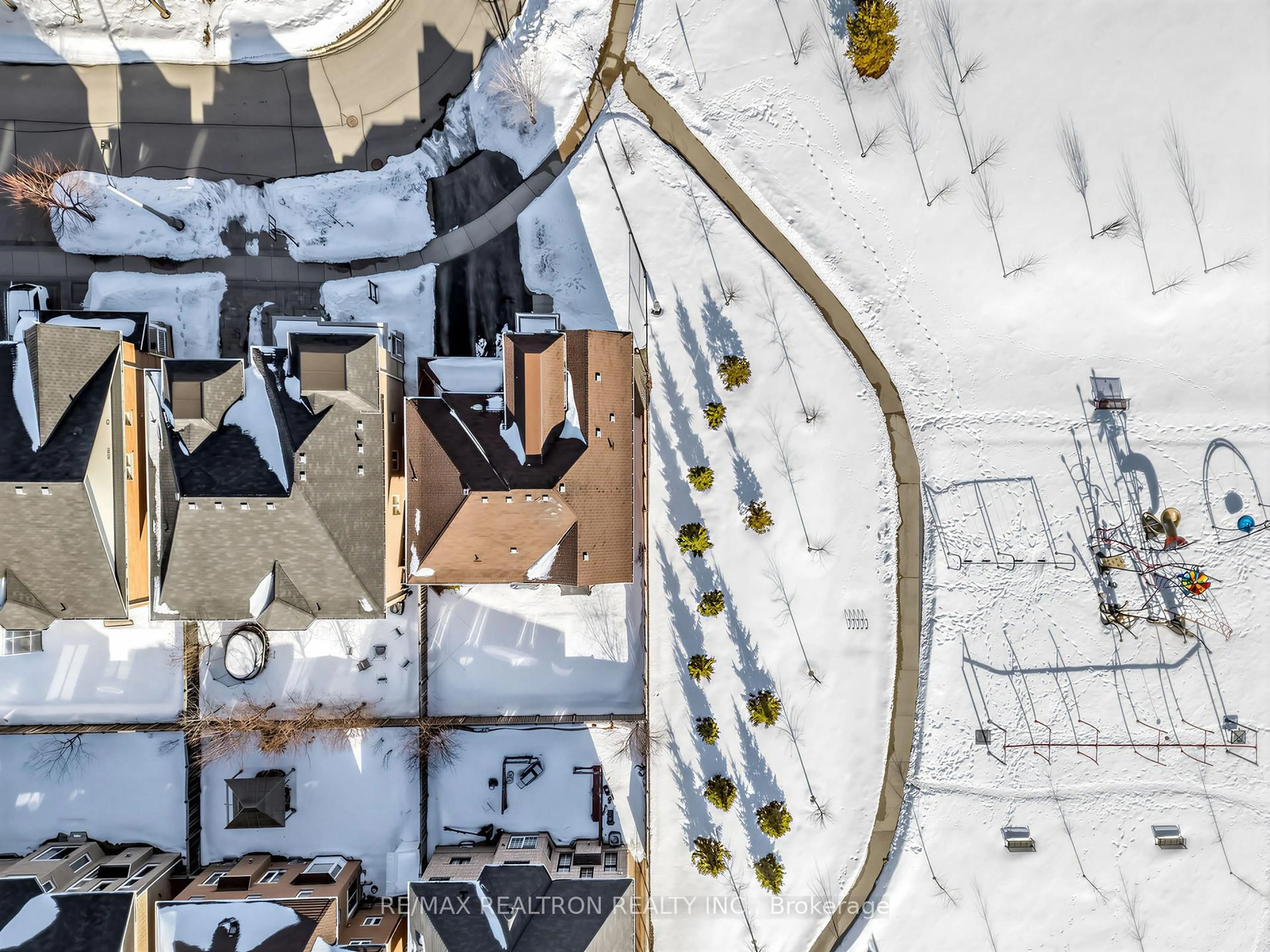 A pic from outside/outdoor area/front of a property/back of a property/a pic from drone, city buildings view from balcony for 21 Rennie Ave, Markham Ontario L6B 0M9