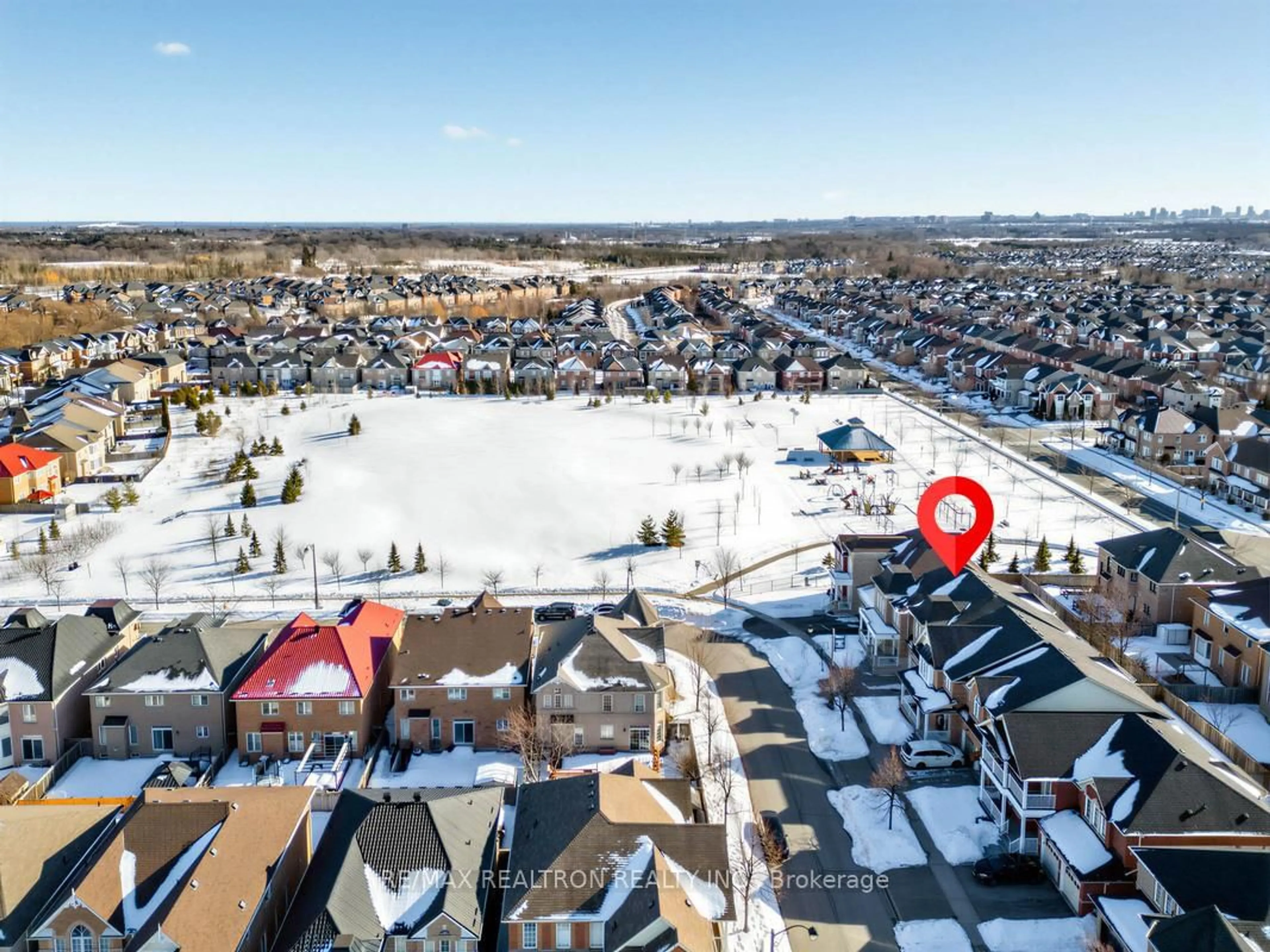 A pic from outside/outdoor area/front of a property/back of a property/a pic from drone, unknown for 21 Rennie Ave, Markham Ontario L6B 0M9