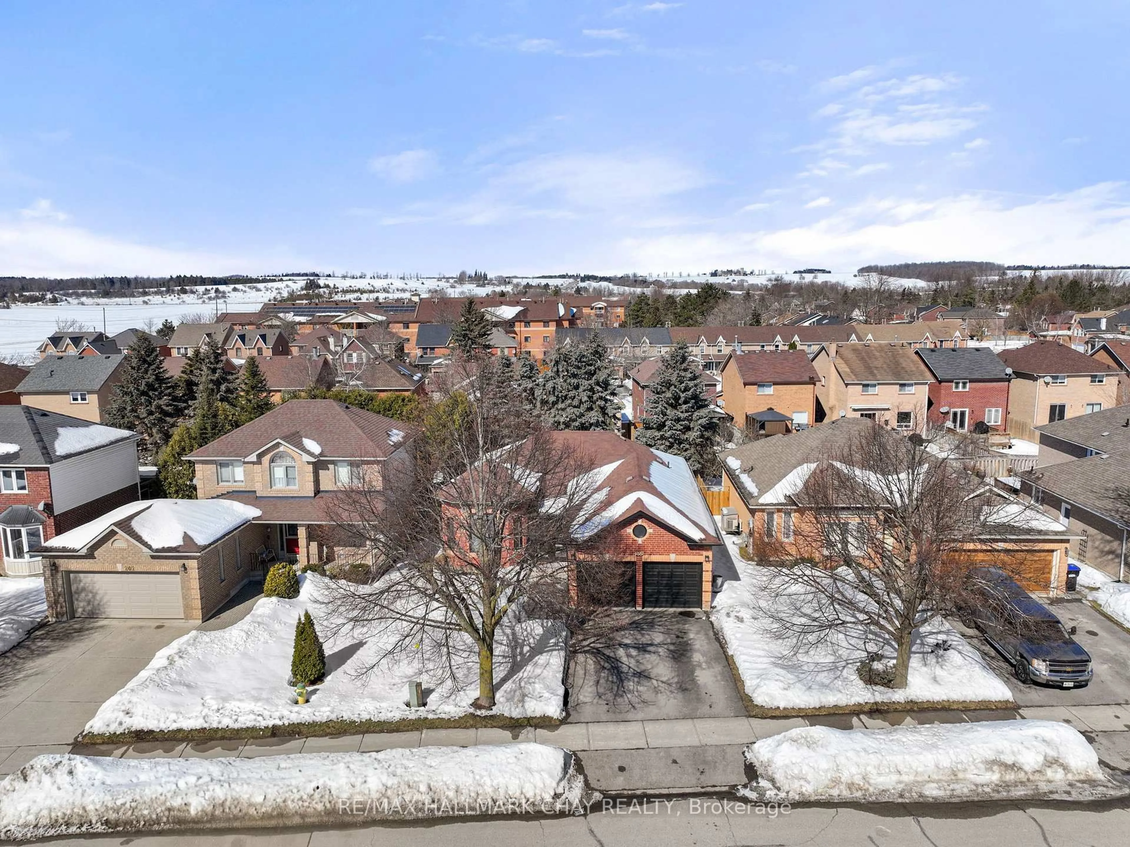 A pic from outside/outdoor area/front of a property/back of a property/a pic from drone, unknown for 200 Bowerman Blvd, New Tecumseth Ontario L9R 1N7