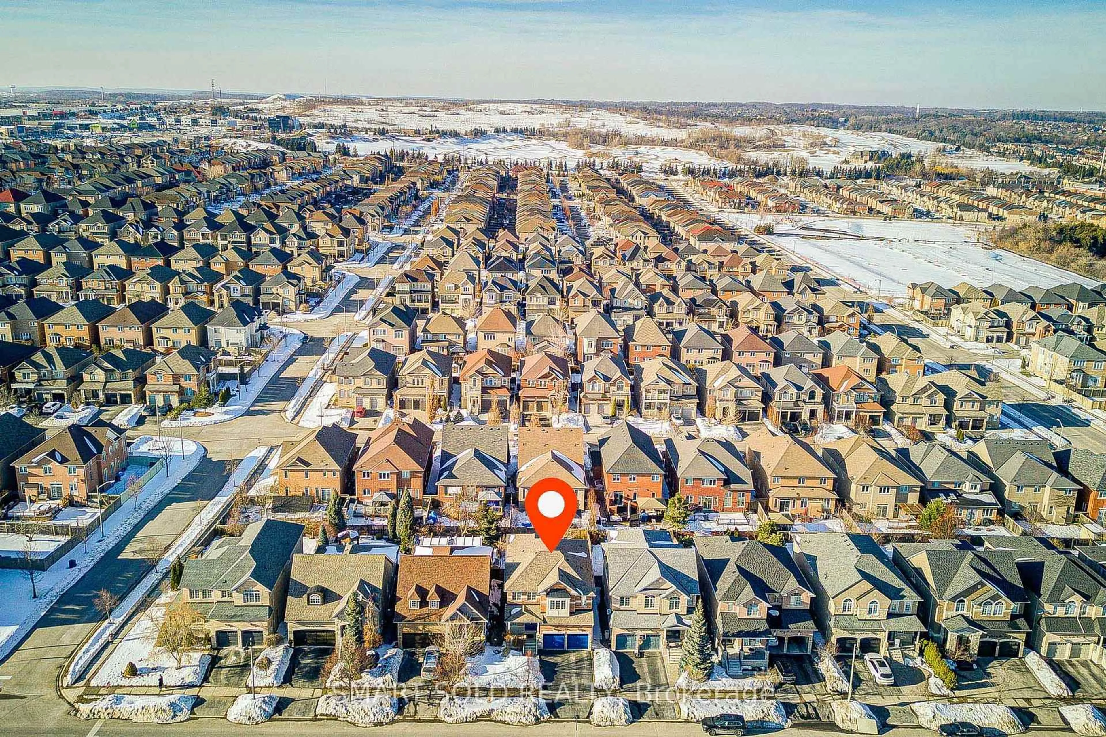 A pic from outside/outdoor area/front of a property/back of a property/a pic from drone, street for 170 Ivy Glen Dr, Vaughan Ontario L6A 0P1