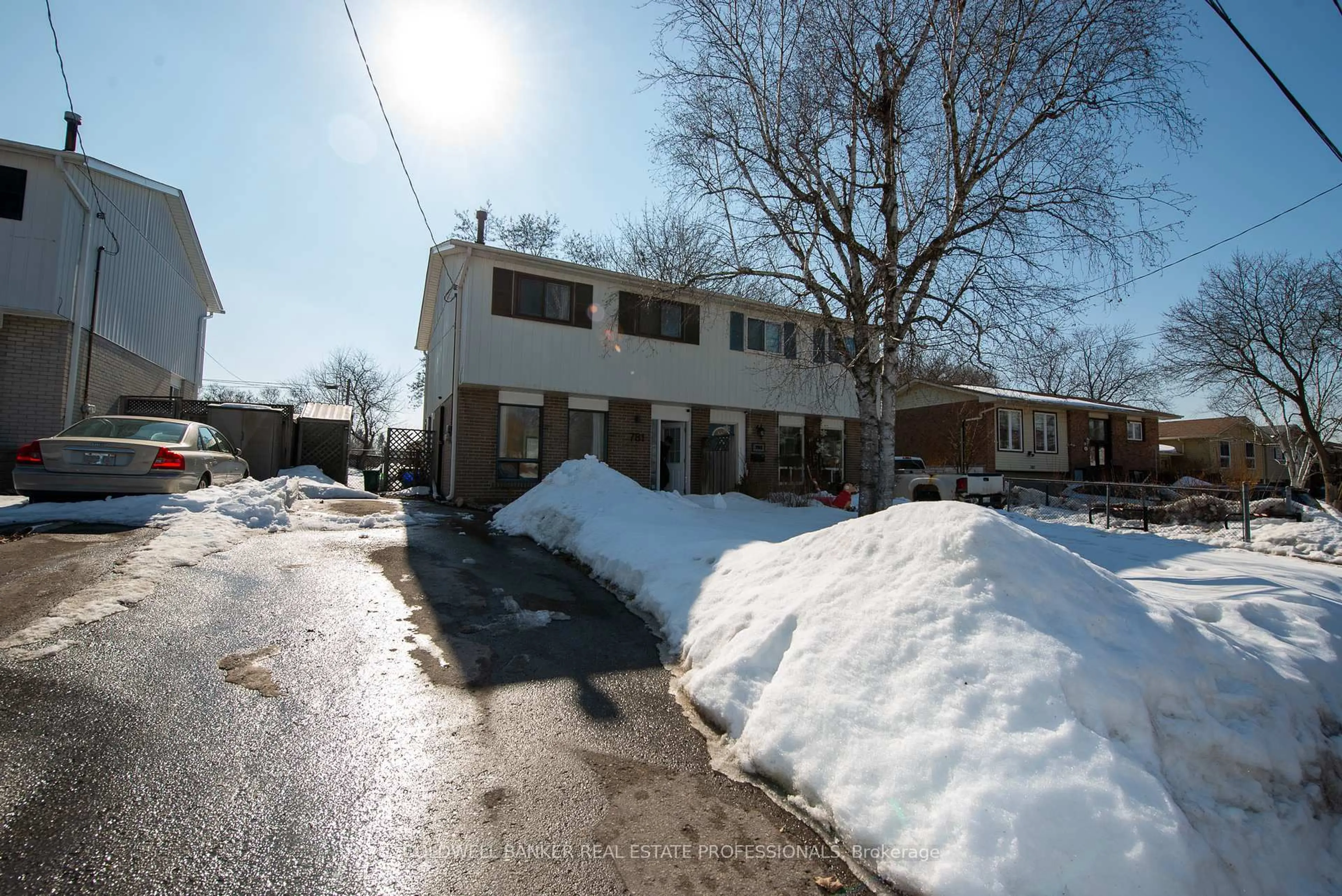 Unknown for 781 Sunnypoint Dr, Newmarket Ontario L3Y 2Z7