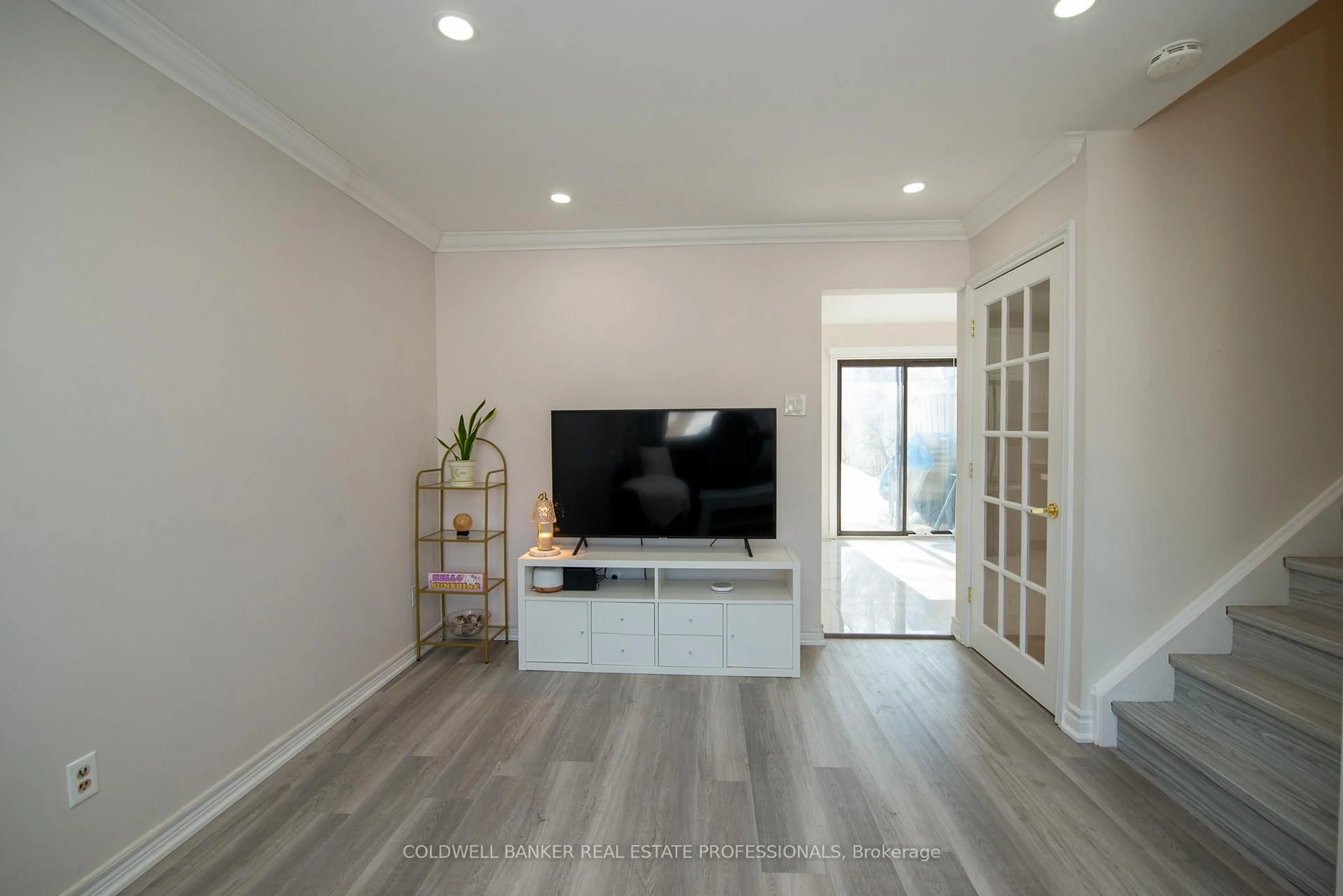 Unknown for 781 Sunnypoint Dr, Newmarket Ontario L3Y 2Z7