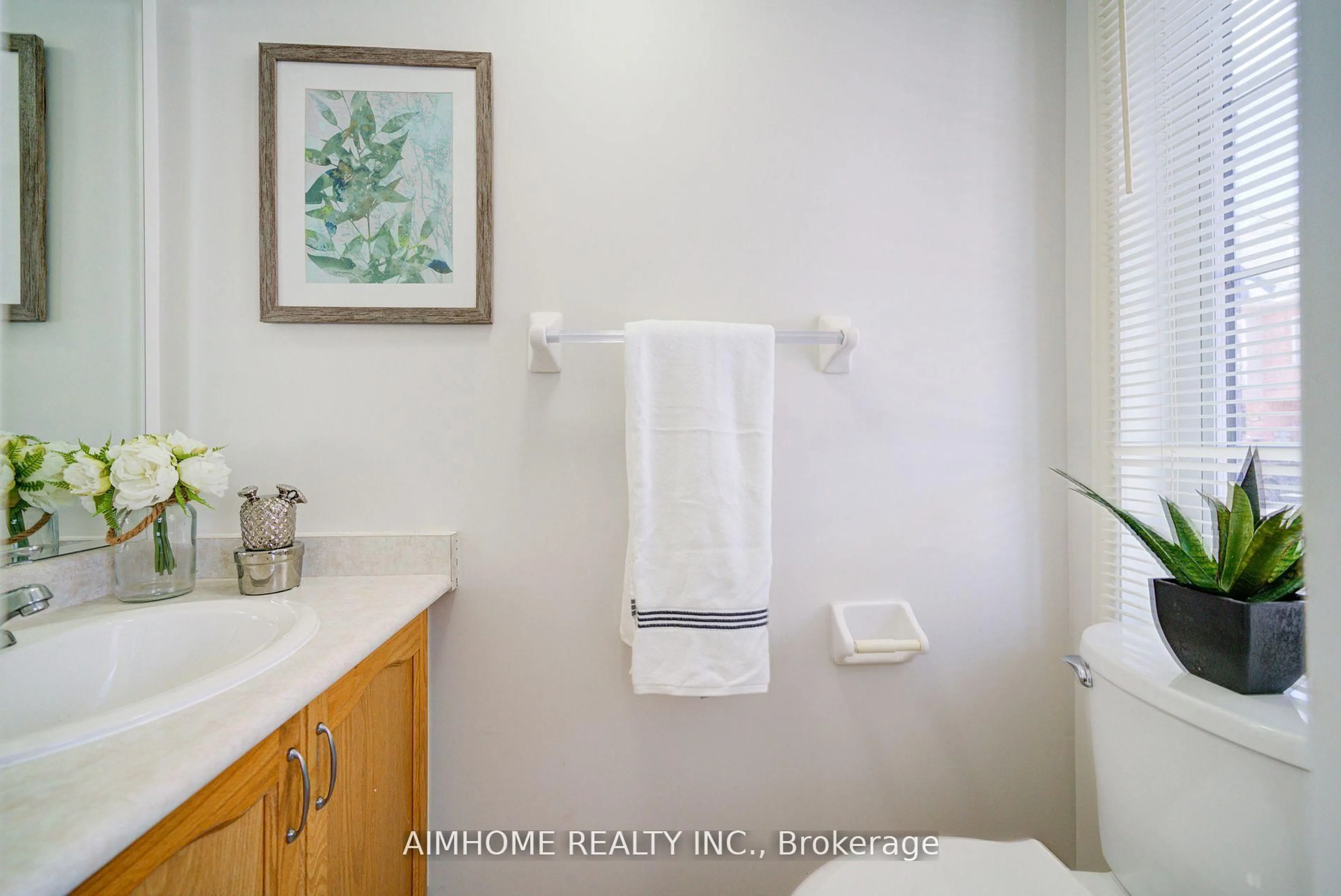 Standard bathroom, ceramic/tile floor for 27 Warrington Way, Markham Ontario L6C 0B9