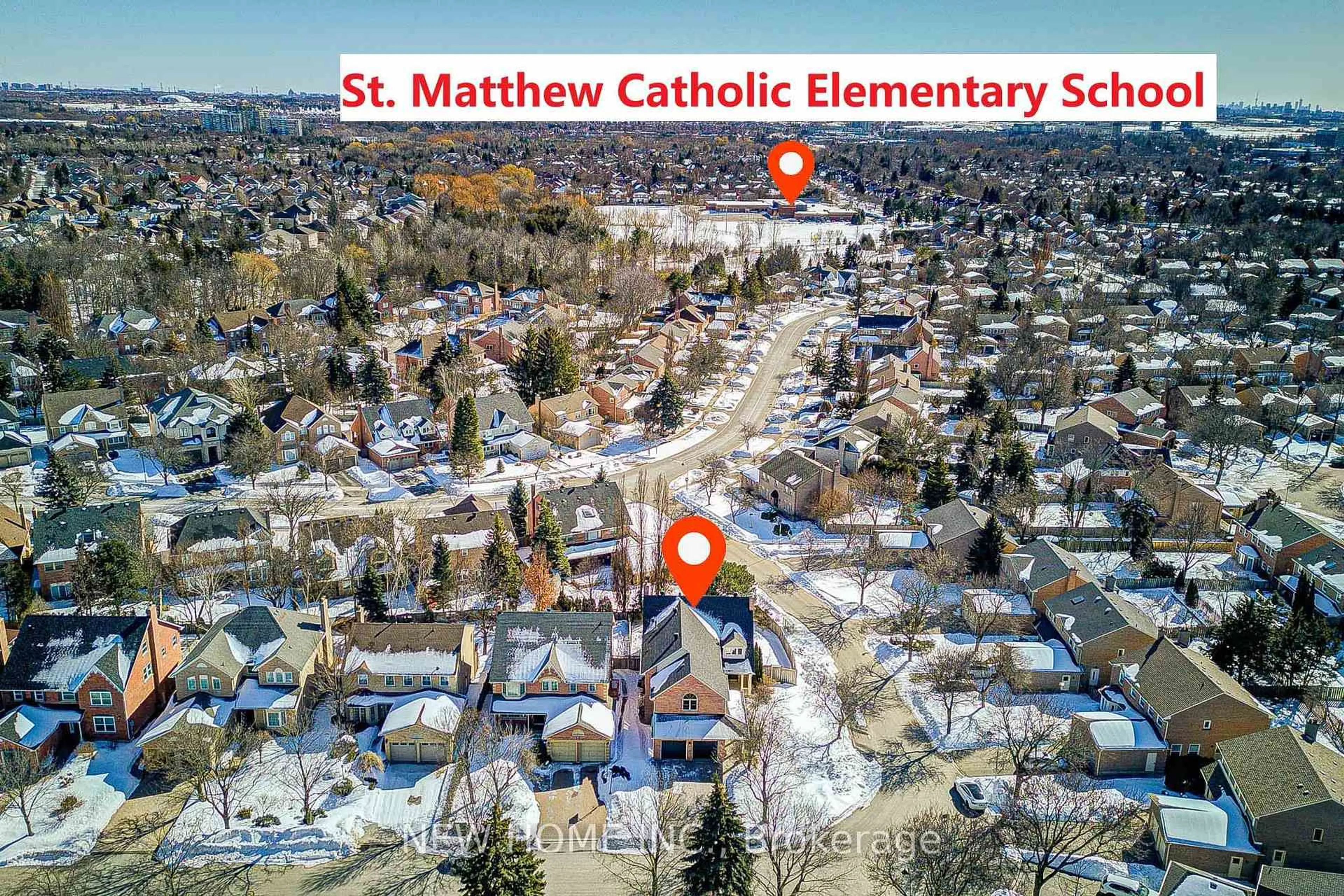 A pic from outside/outdoor area/front of a property/back of a property/a pic from drone, street for 19 Springwood Cres, Markham Ontario L3R 6C8