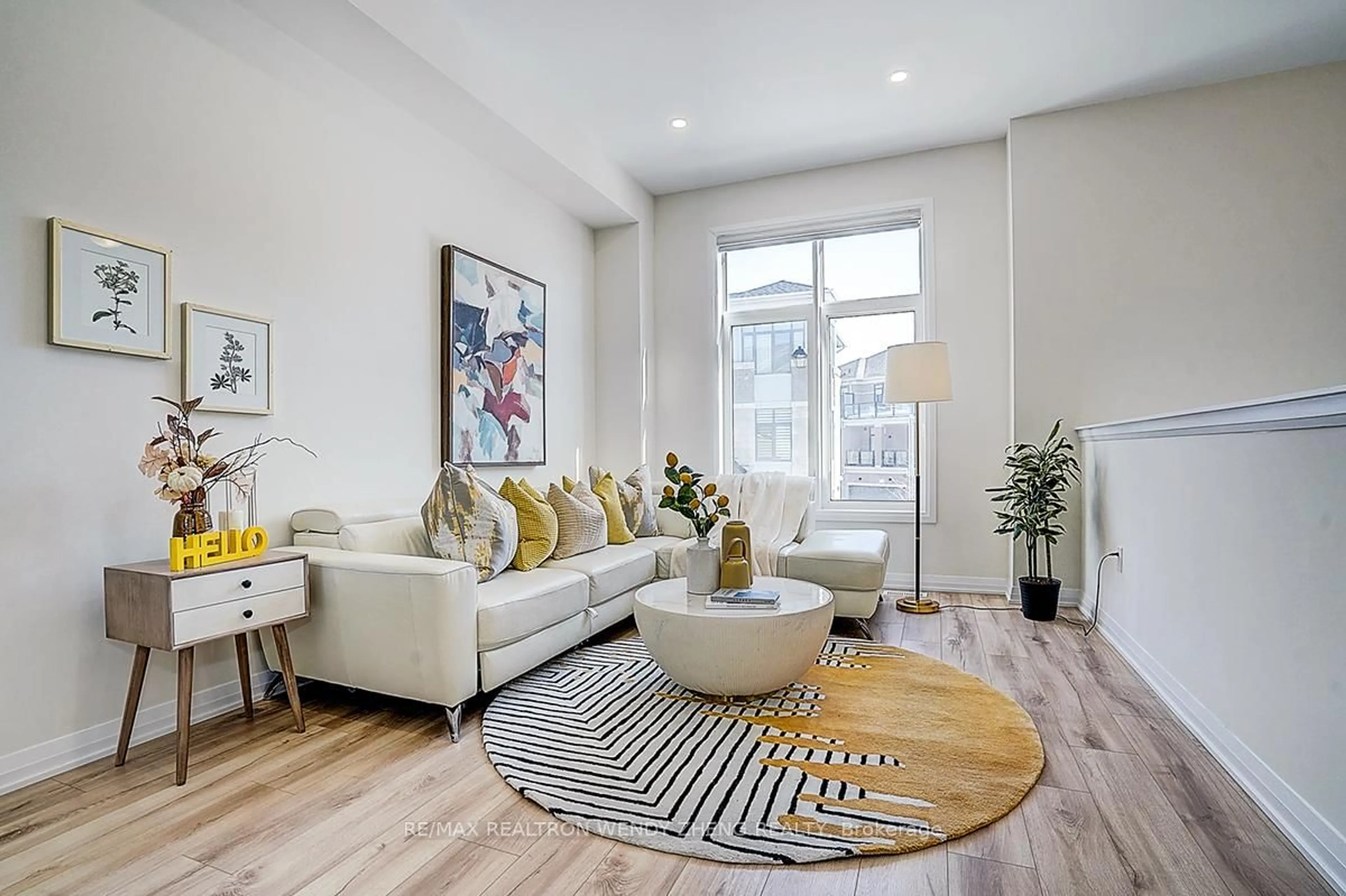 Living room with furniture, unknown for 14 Kahshe Lane, Richmond Hill Ontario L4S 0N7