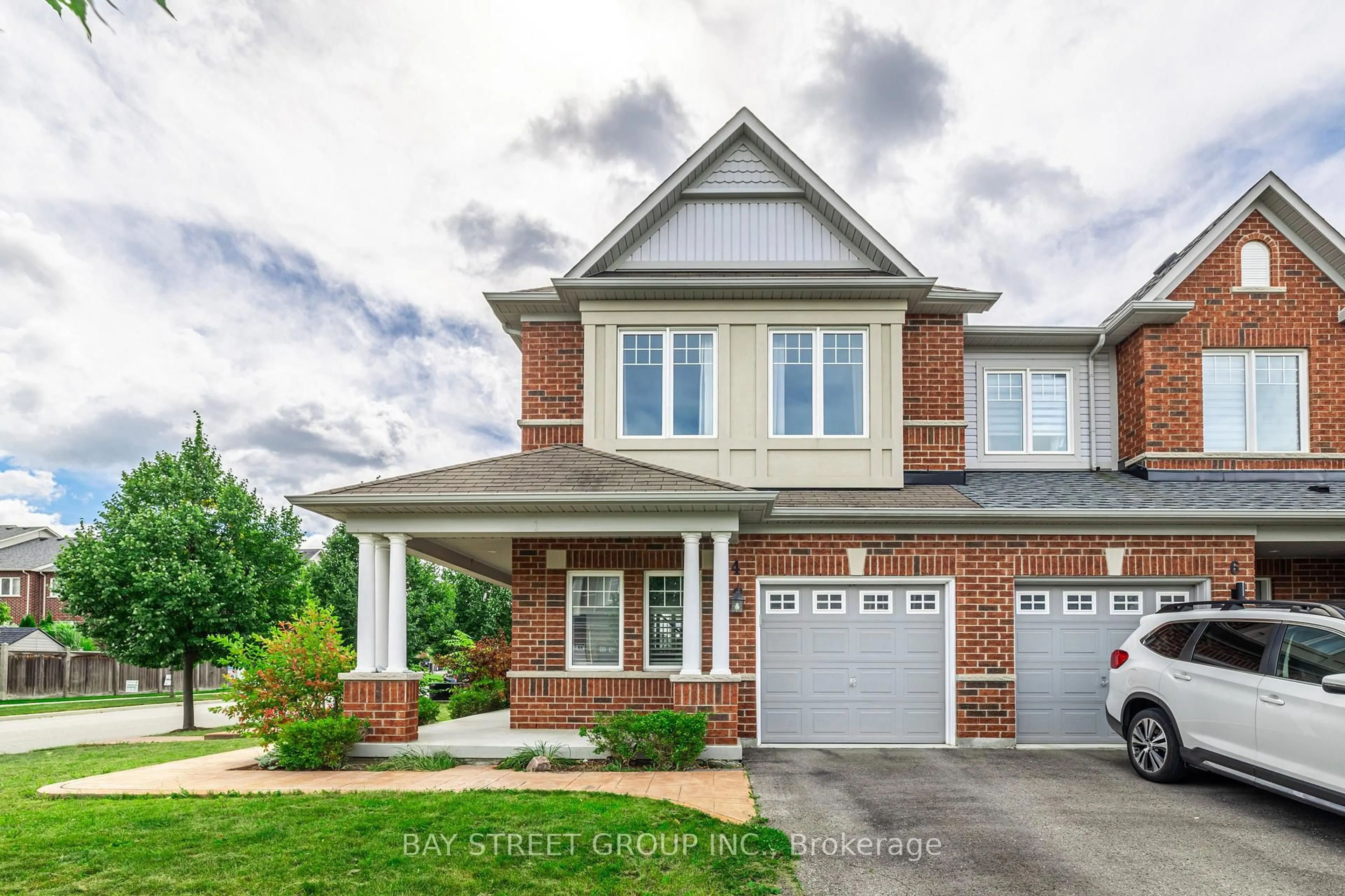 Home with brick exterior material, street for 4 Courtland Cres, East Gwillimbury Ontario L9N 0B2