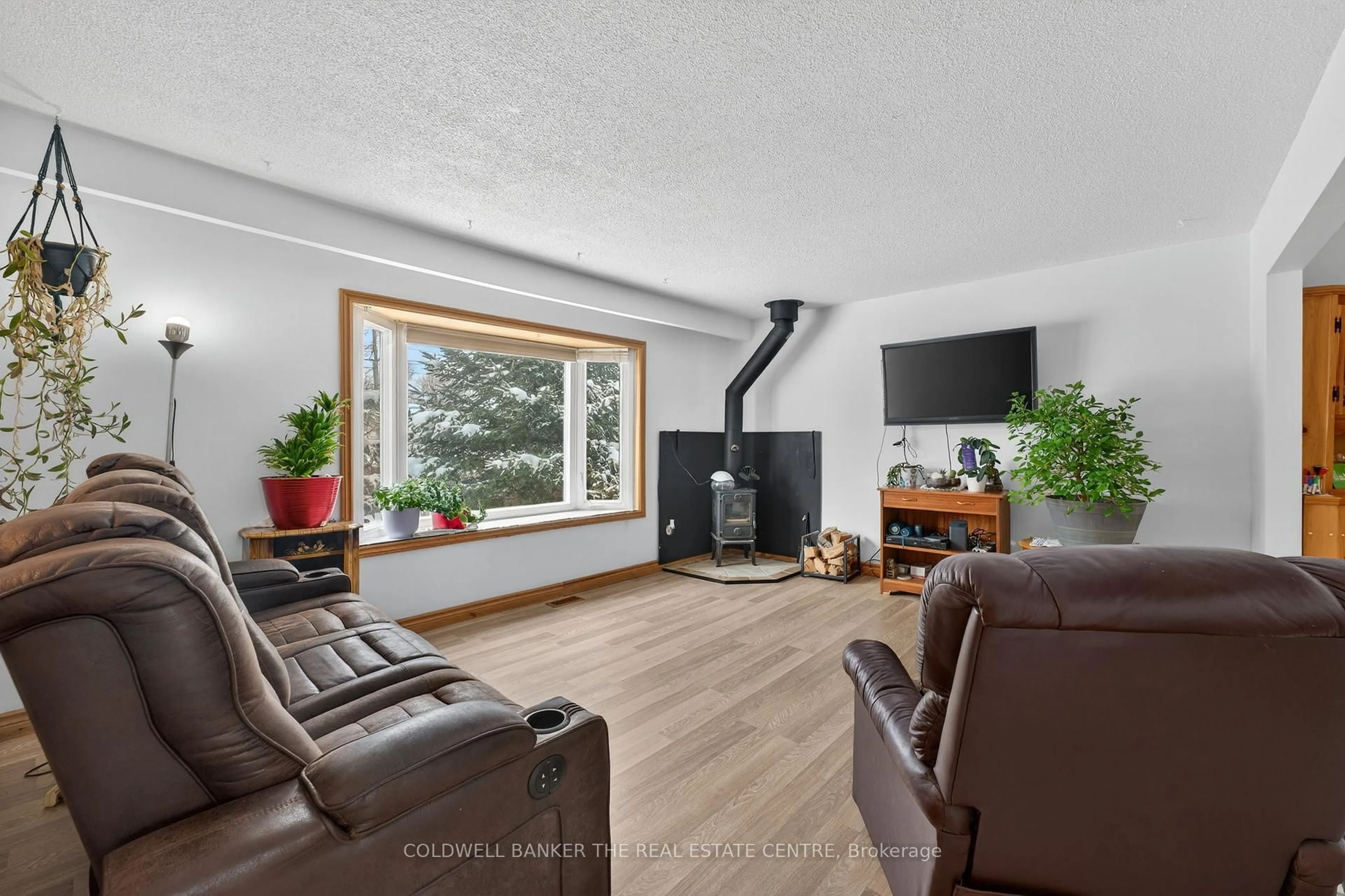 Living room with furniture, unknown for 928 Blackwoods Ave, Innisfil Ontario L9S 1S6