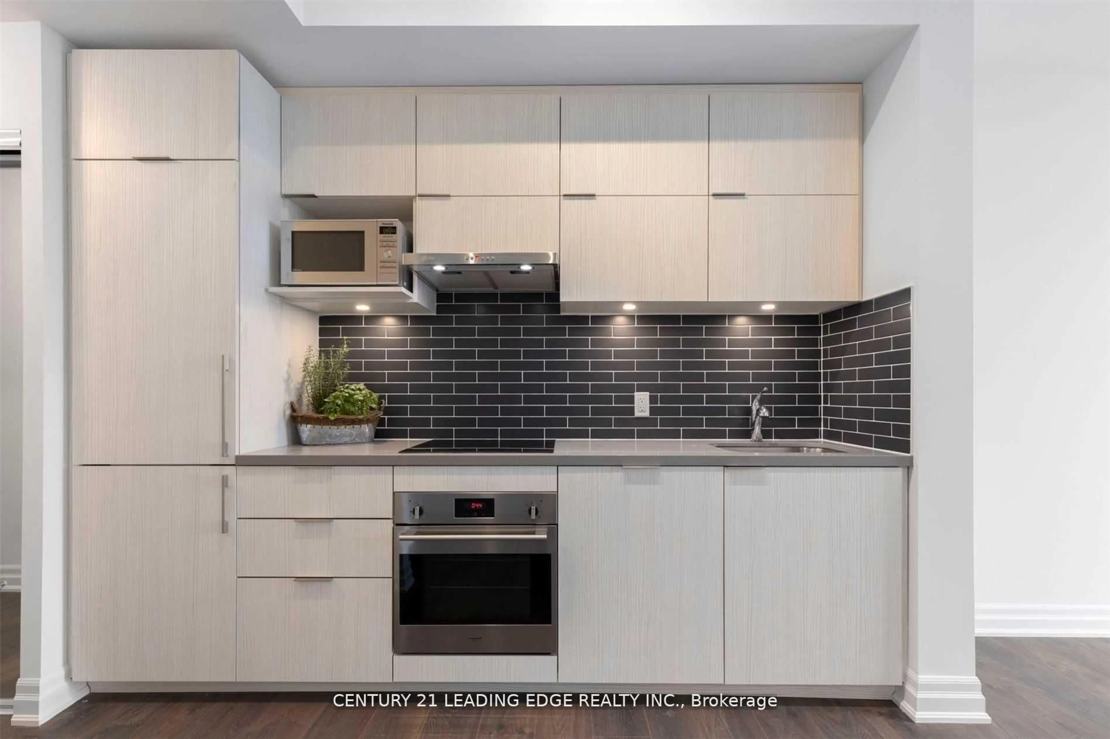 Standard kitchen, unknown for 8 ROUGE VALLEY Dr #1215, Markham Ontario L6G 0G8