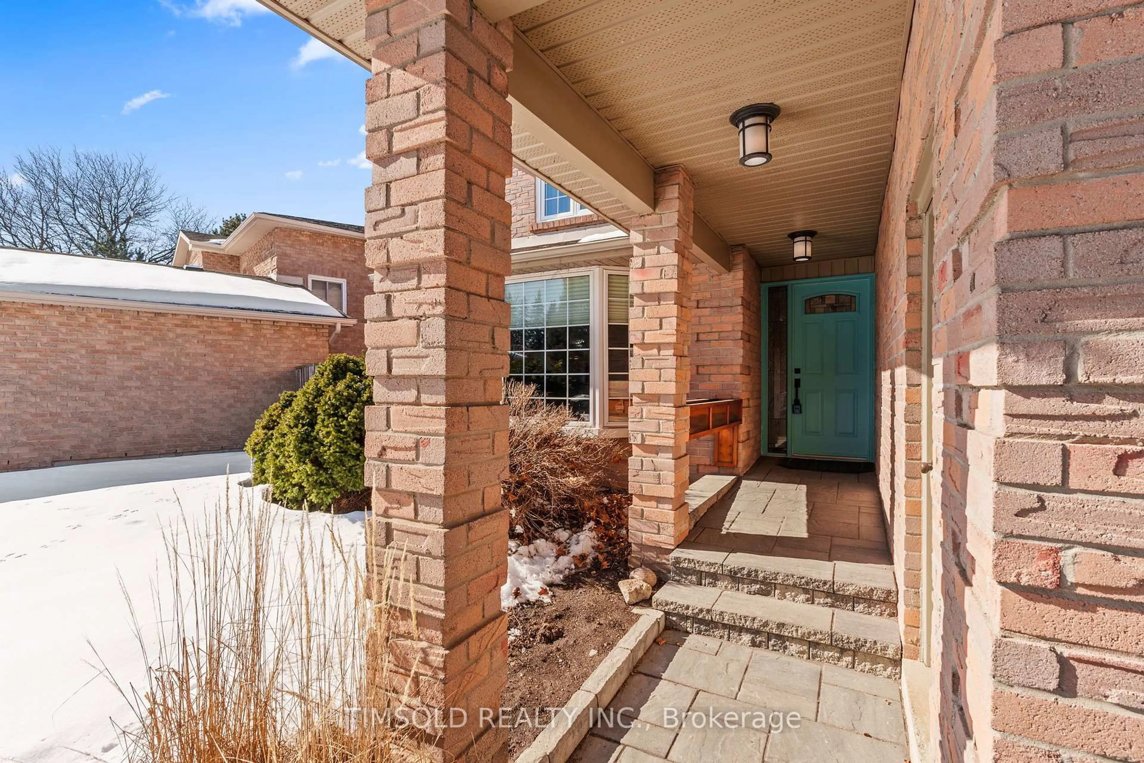 Indoor entryway for 50 Kings College Rd, Markham Ontario L3T 5J7