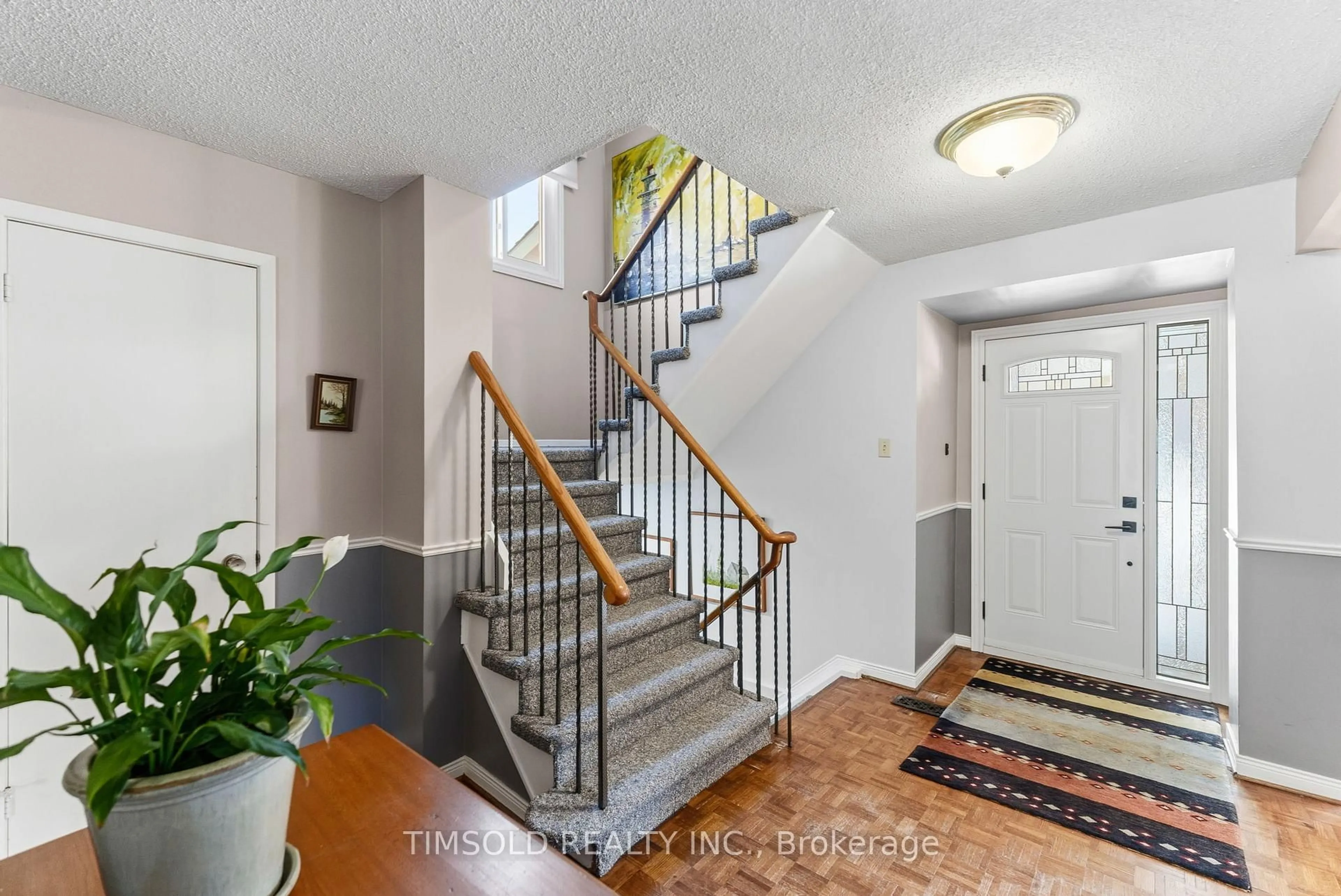 Indoor entryway for 50 Kings College Rd, Markham Ontario L3T 5J7