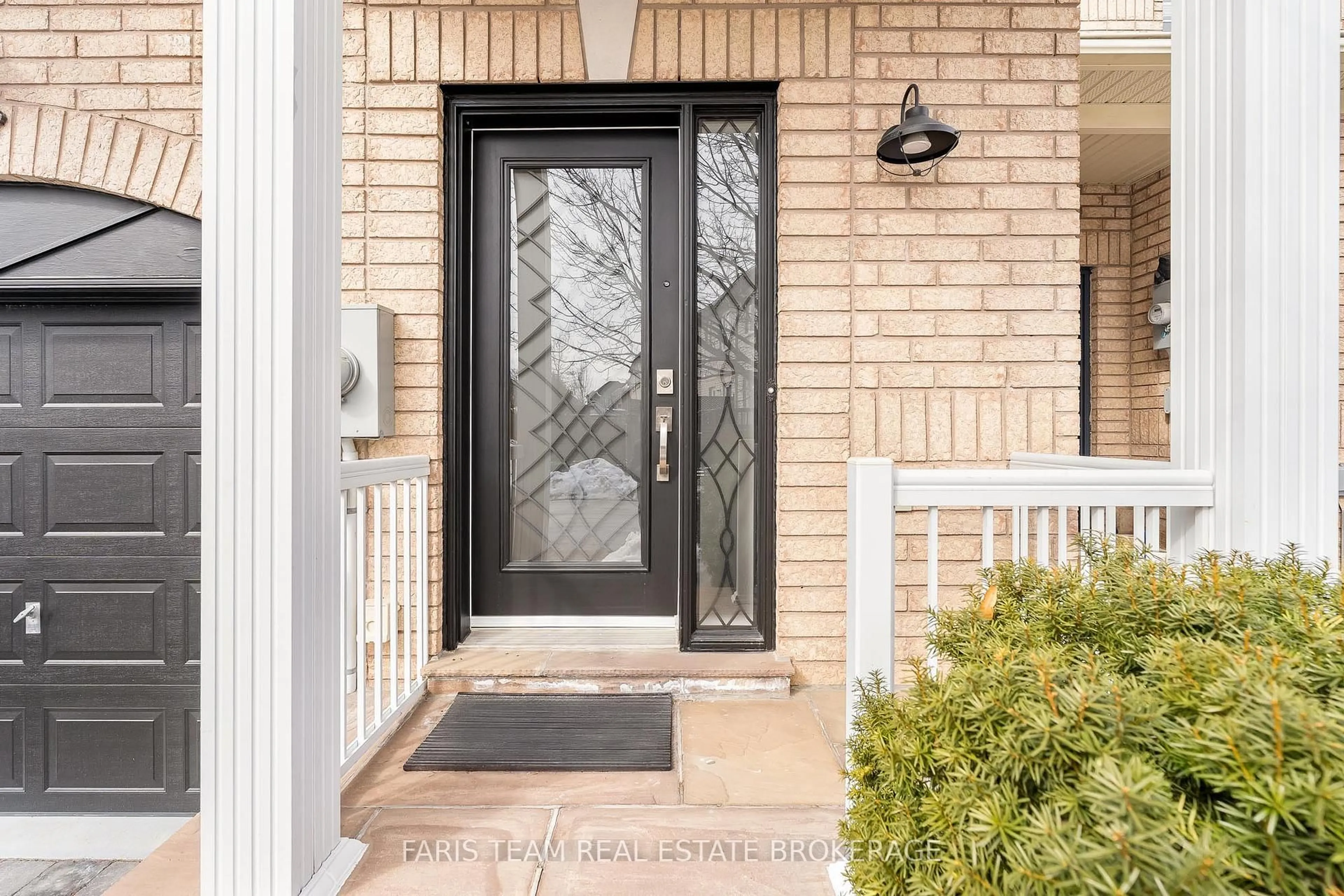 Indoor entryway for 272 Tom Taylor Cres, Newmarket Ontario L3X 3E8