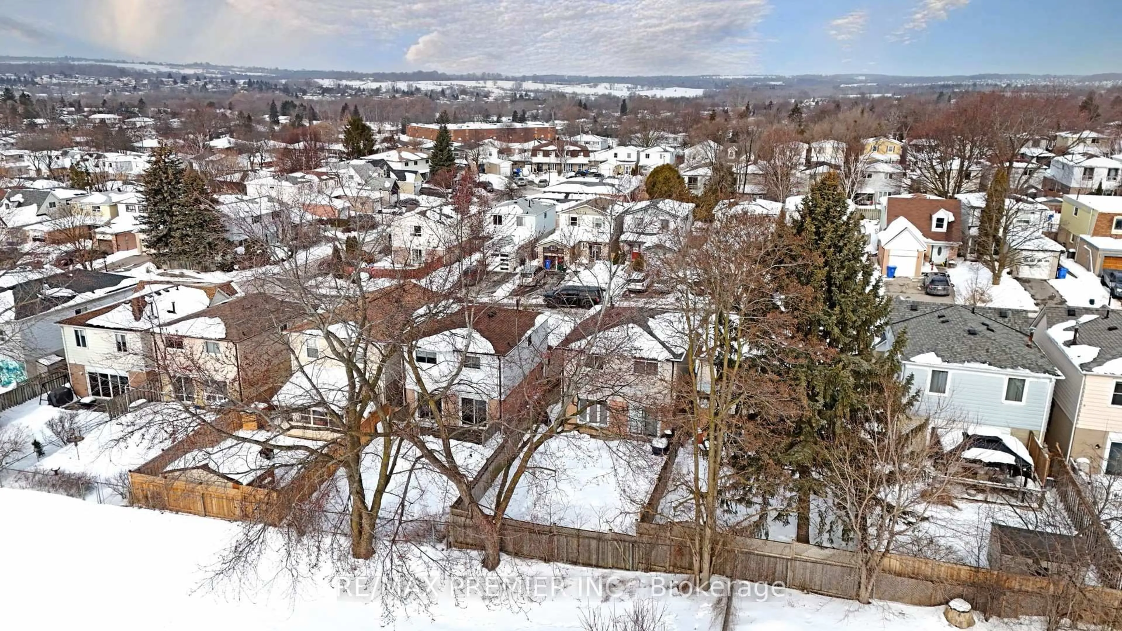 A pic from outside/outdoor area/front of a property/back of a property/a pic from drone, mountain view for 742 Beman Dr, Newmarket Ontario L3Y 4Z2