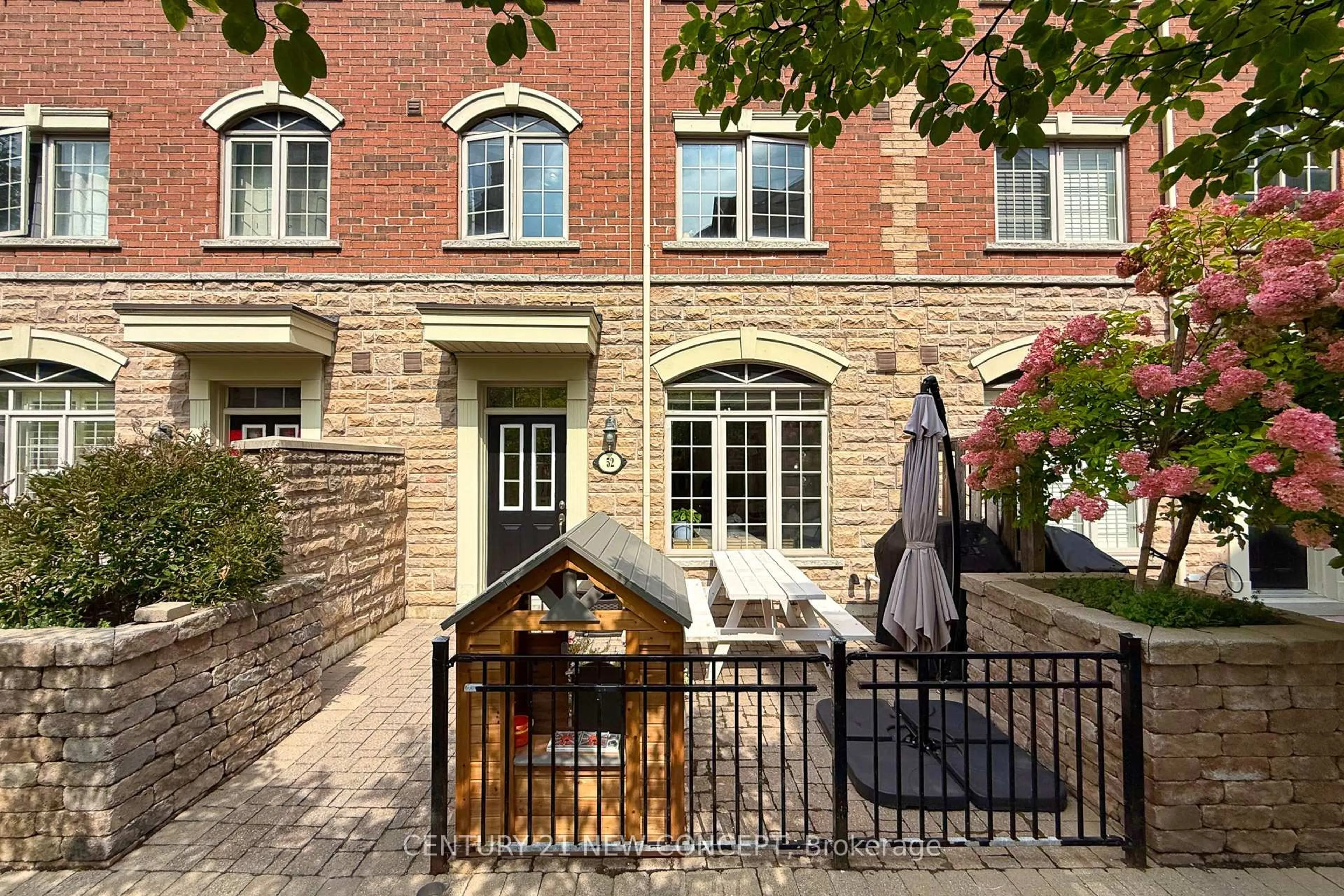 Patio, street for 8 Brighton Pl #52, Vaughan Ontario L4J 0E3