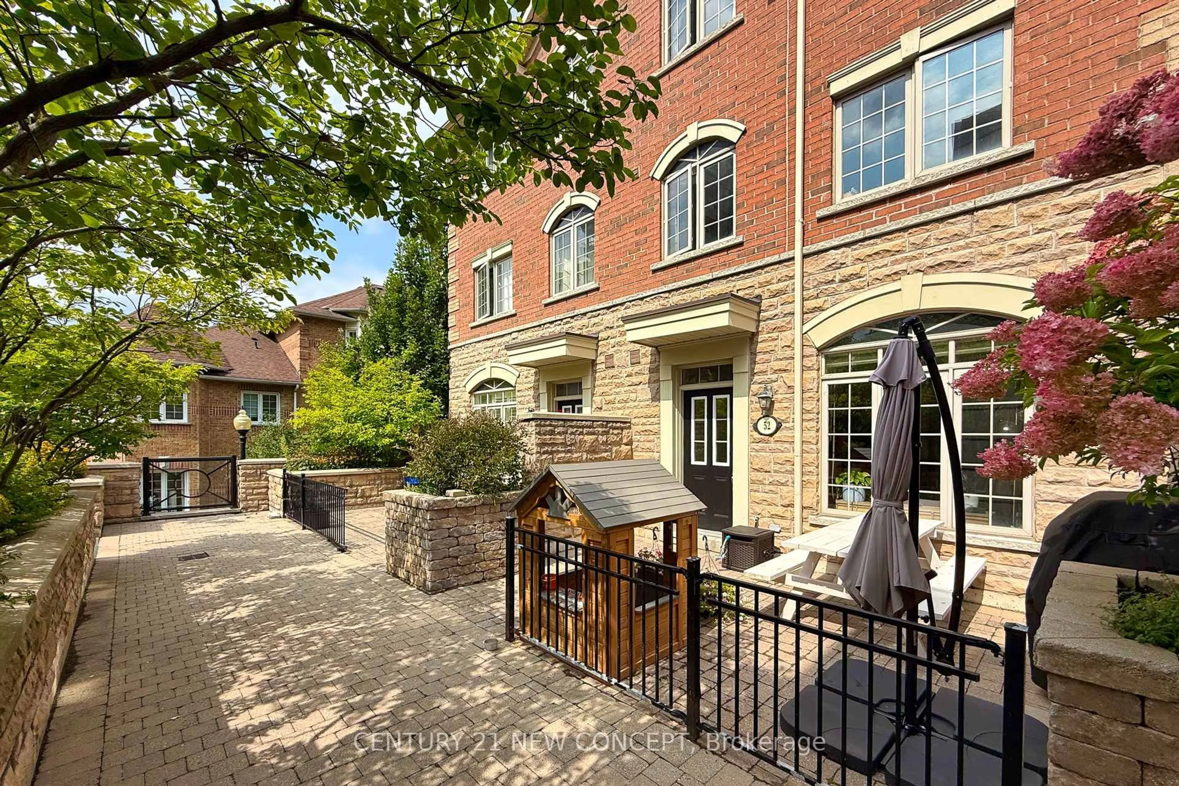 Patio, street for 8 Brighton Pl #52, Vaughan Ontario L4J 0E3