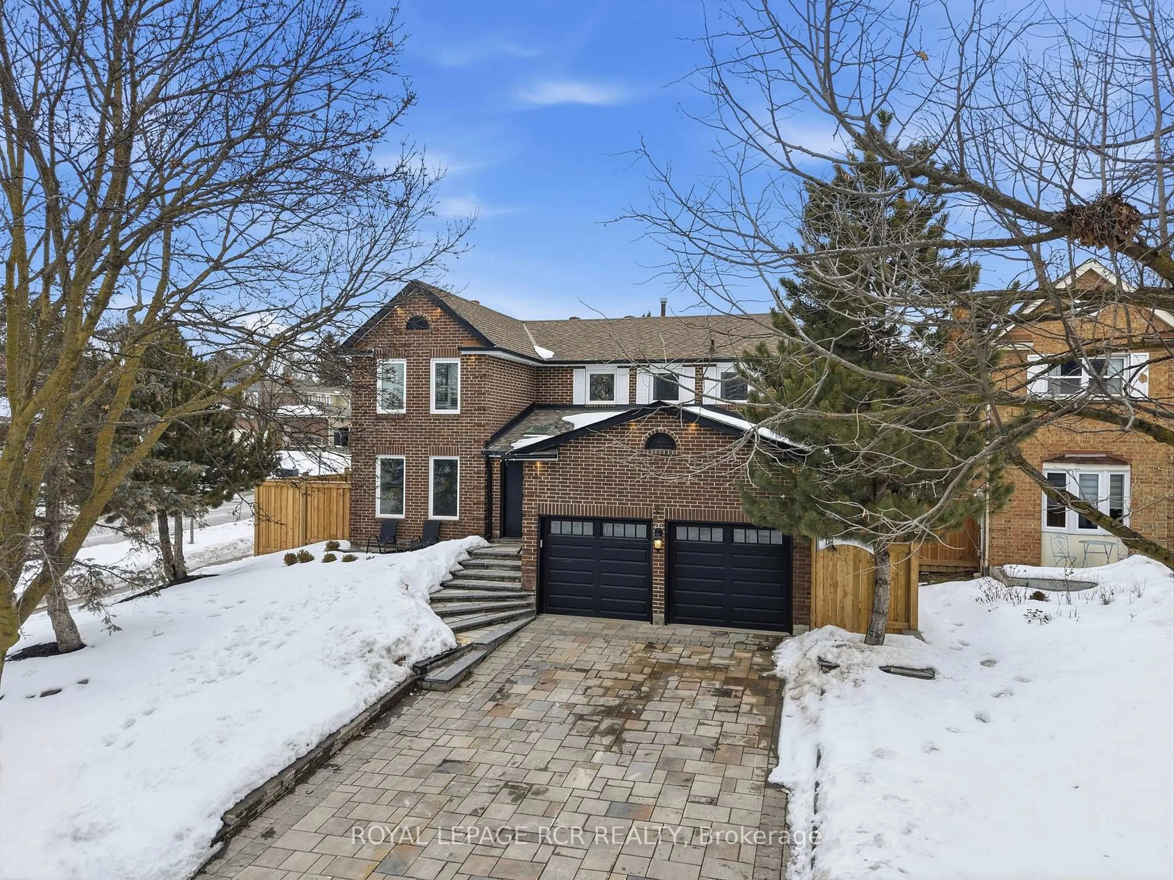 A pic from outside/outdoor area/front of a property/back of a property/a pic from drone, street for 2 Meyer Circ, Markham Ontario L3P 4C2