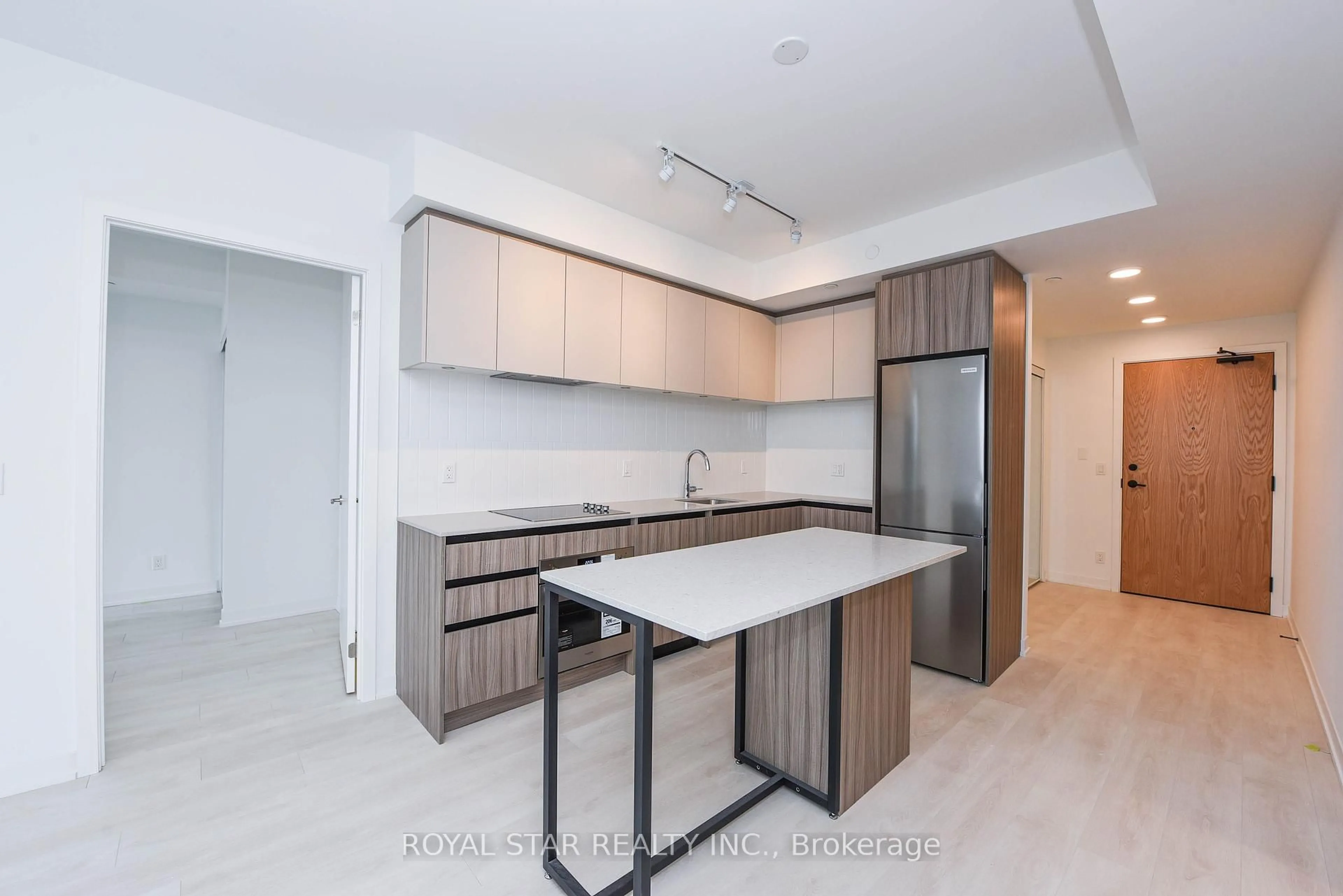 Standard kitchen, unknown for 7950 Bathurst St #1502, Vaughan Ontario L4J 0L4