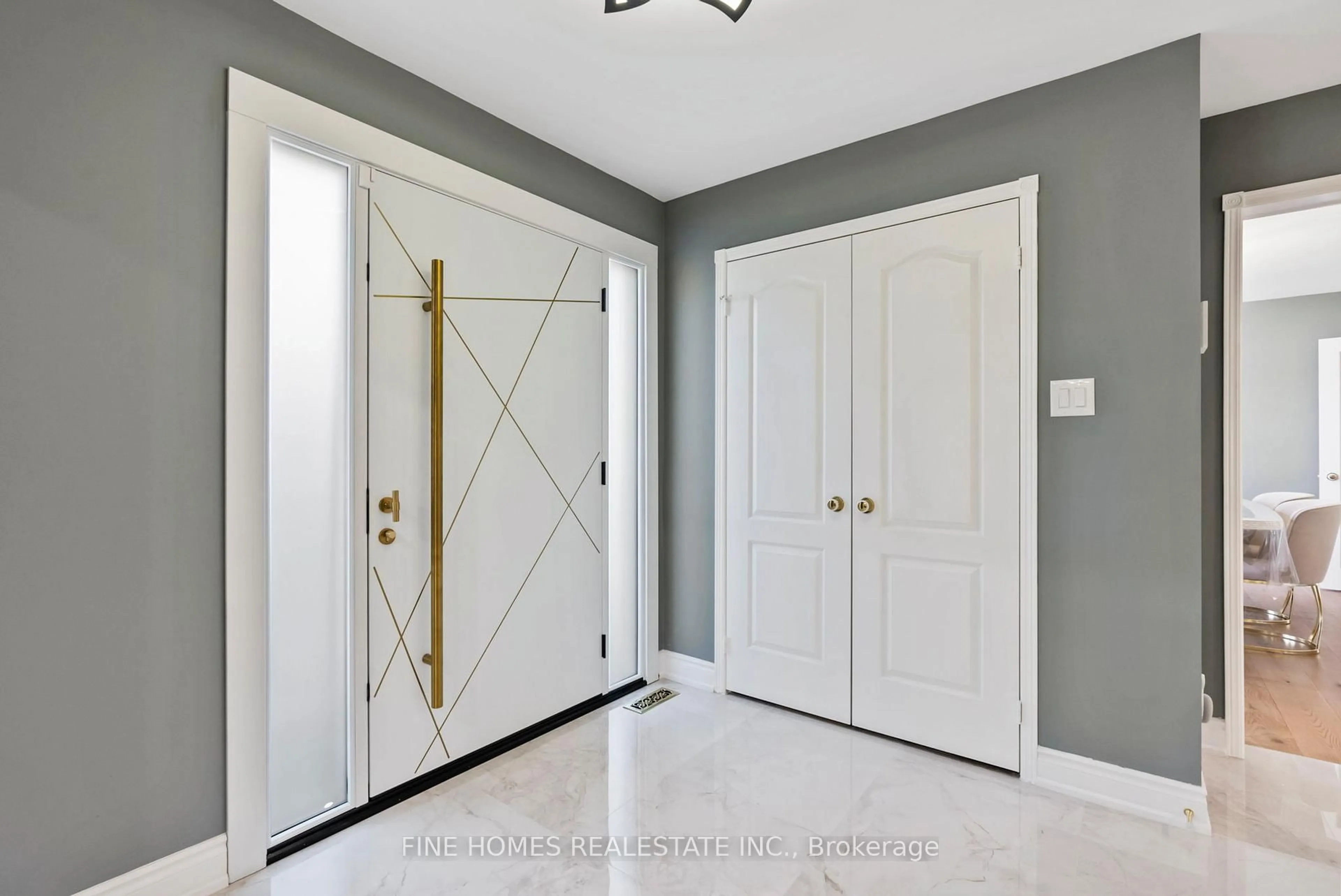 Indoor entryway for 109 Angelina Ave, Vaughan Ontario L4L 8N9