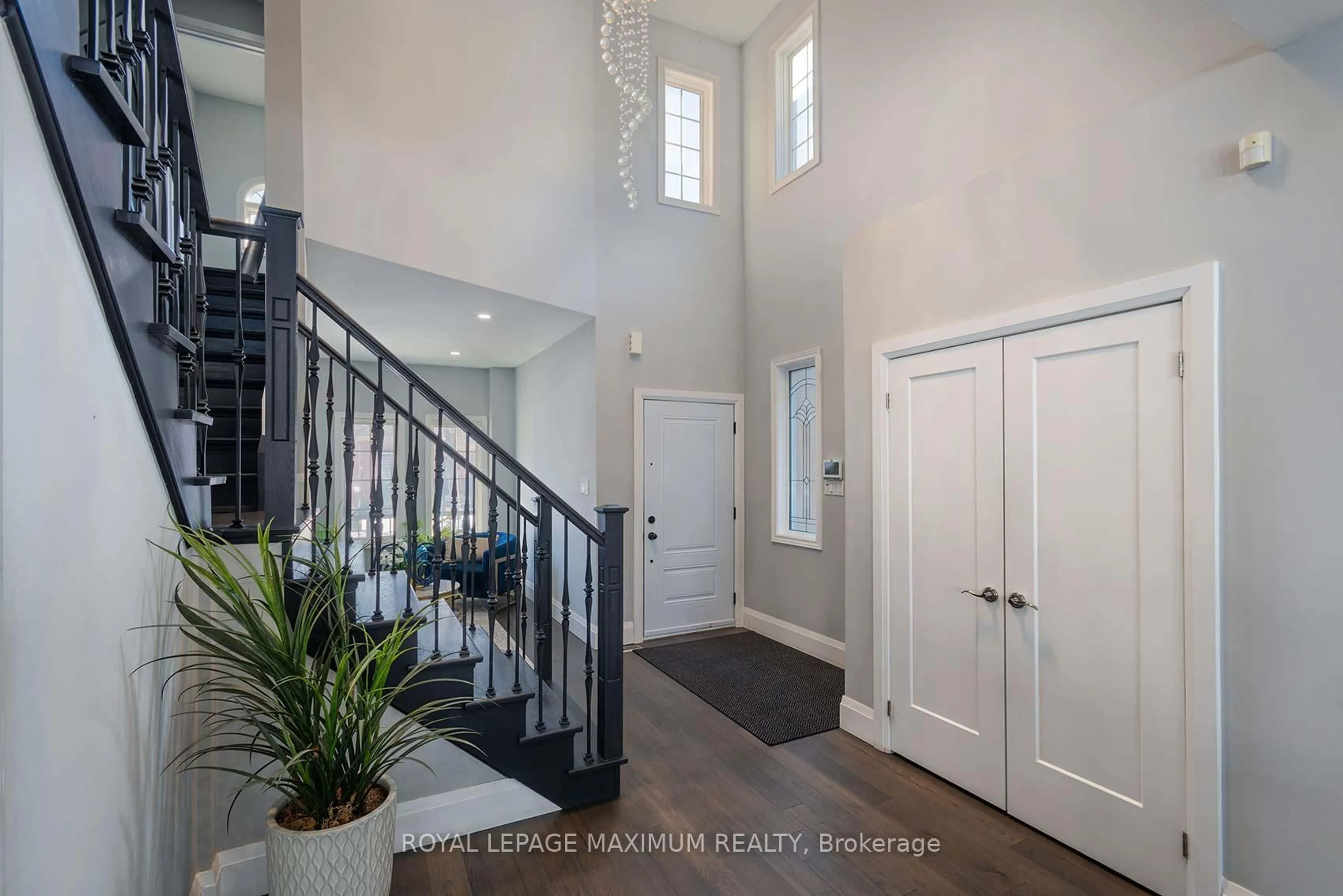 Indoor entryway for 26 Marbella Rd, Vaughan Ontario L4H 1M2