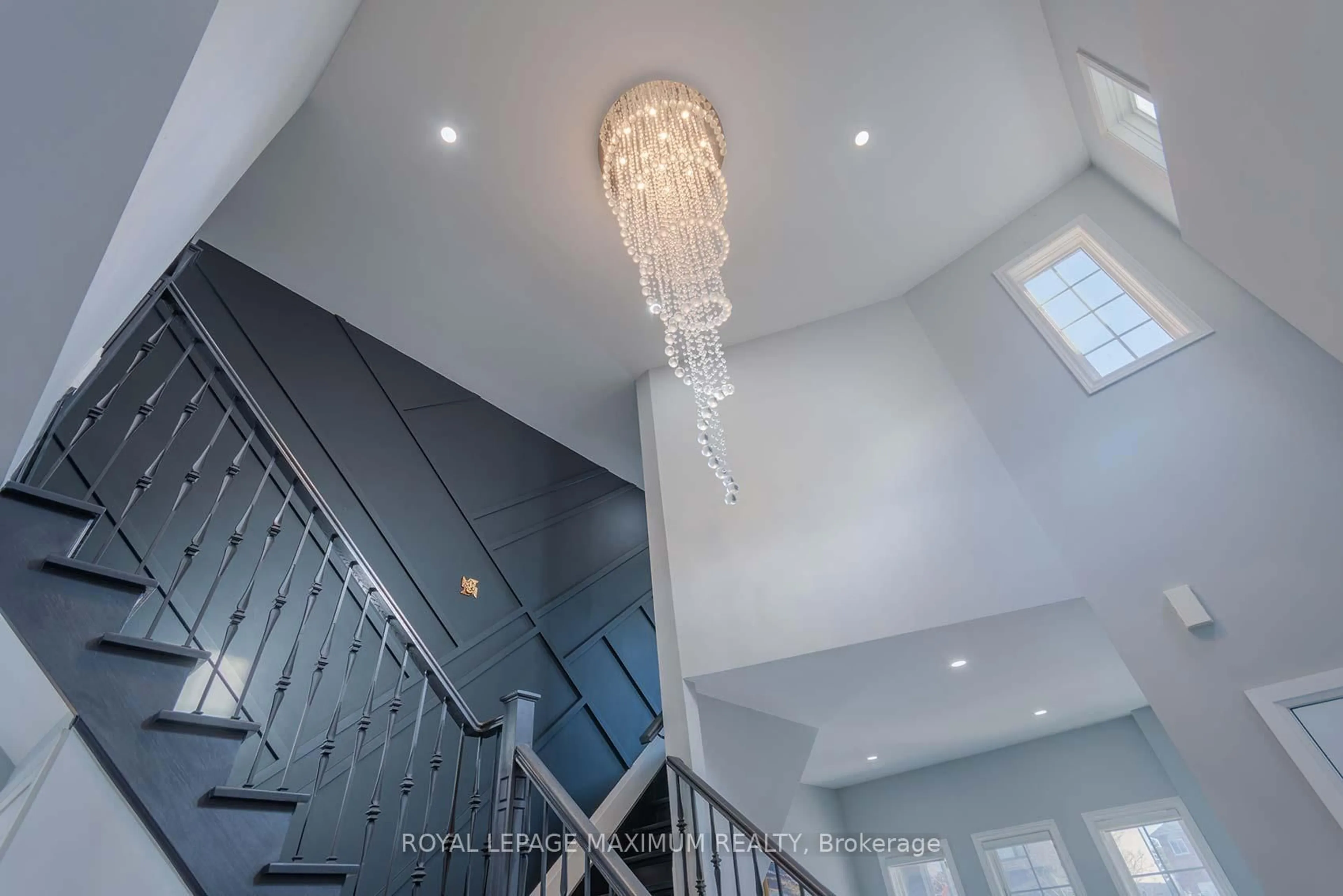 Indoor foyer for 26 Marbella Rd, Vaughan Ontario L4H 1M2