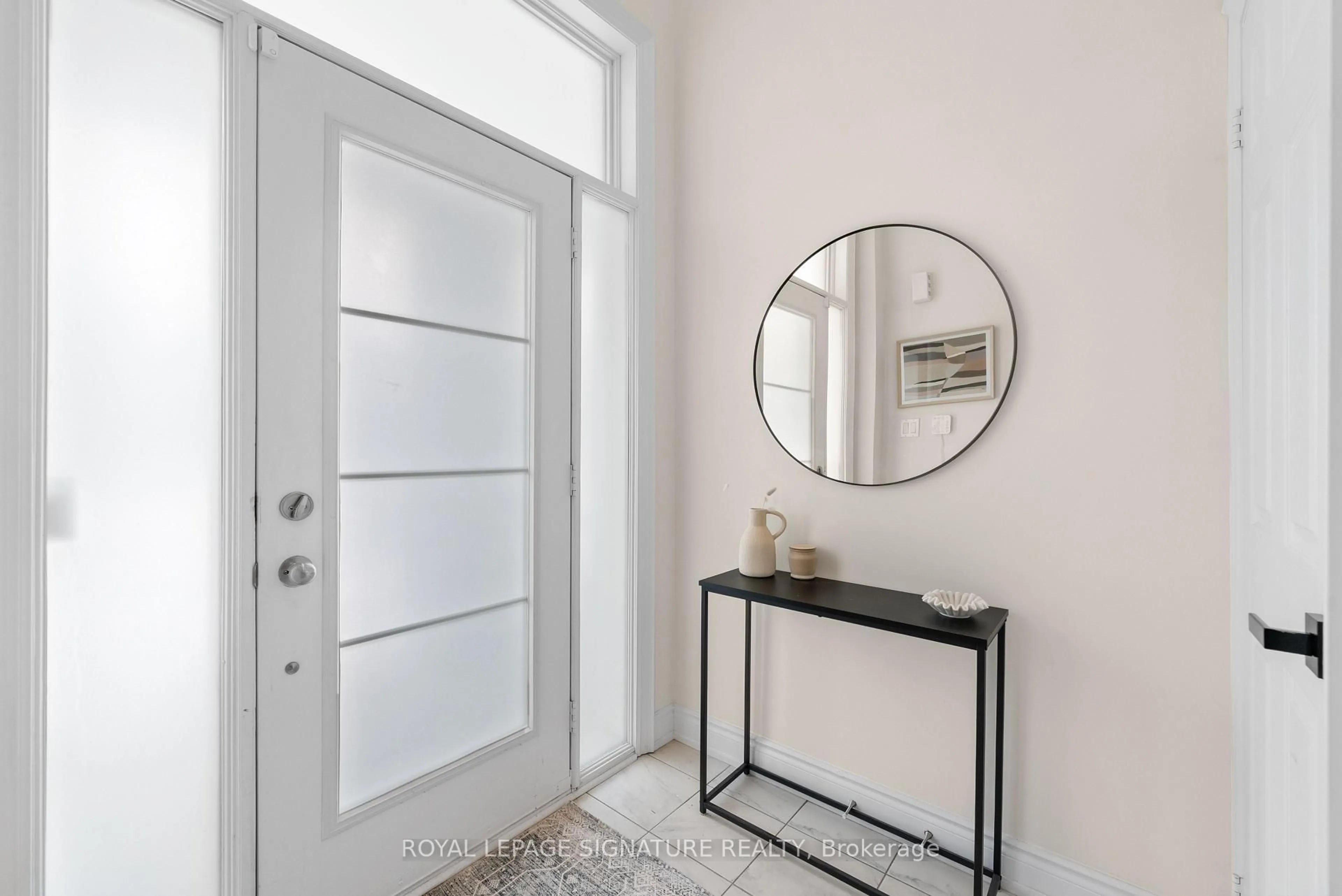 Indoor entryway for 71 Farooq Blvd, Vaughan Ontario L4H 4P3