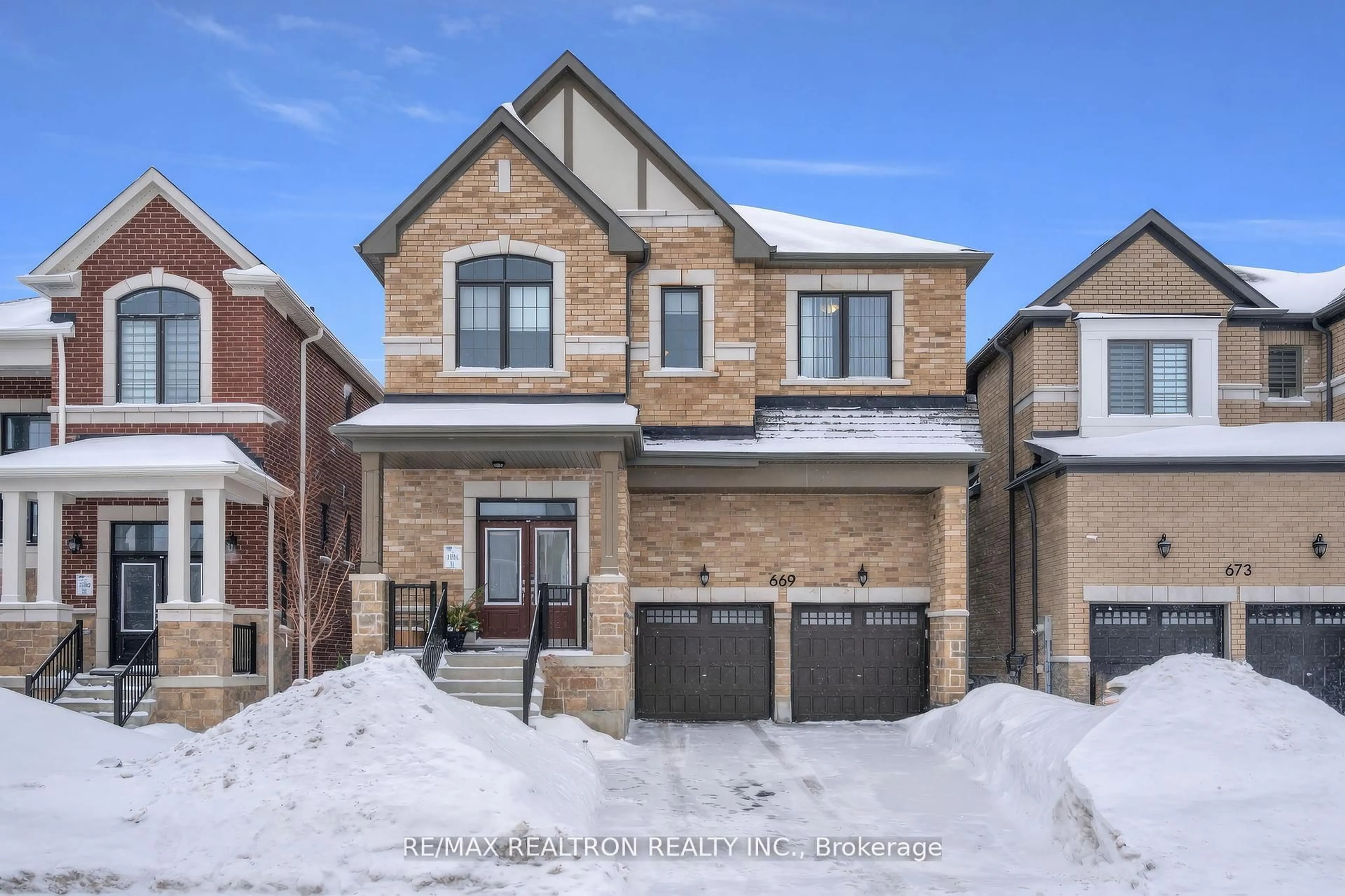 Home with brick exterior material, street for 669 Newlove St, Innisfil Ontario L9S 0R9