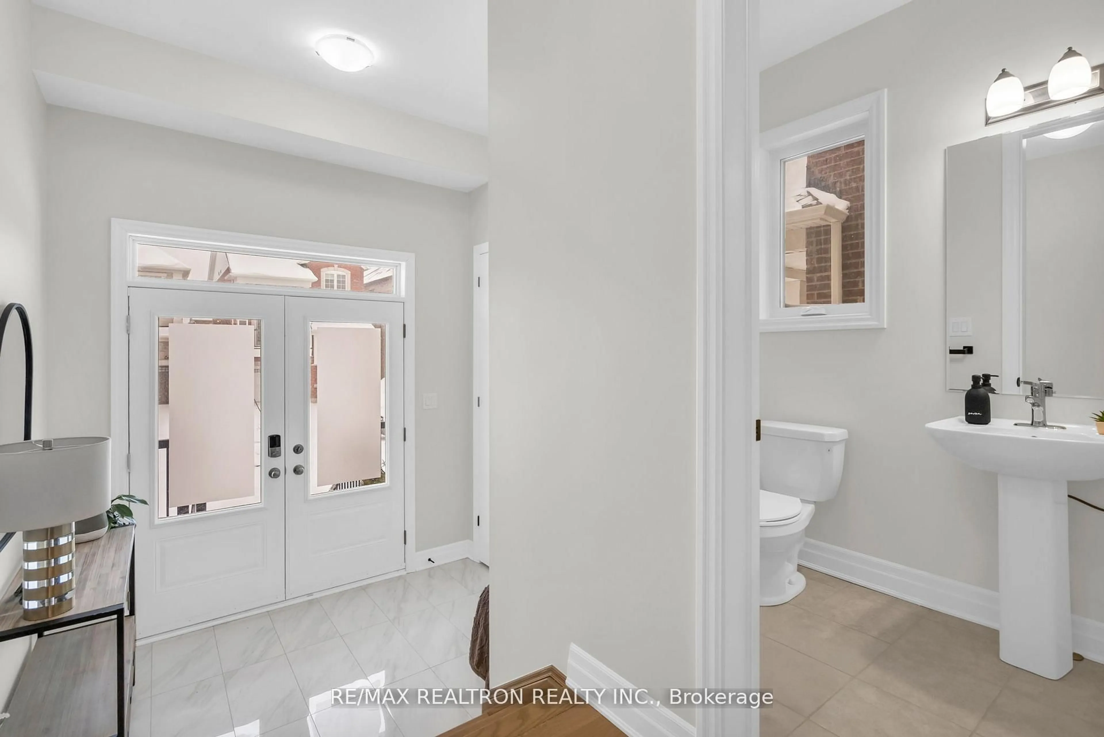 Contemporary bathroom, ceramic/tile floor for 669 Newlove St, Innisfil Ontario L9S 0R9