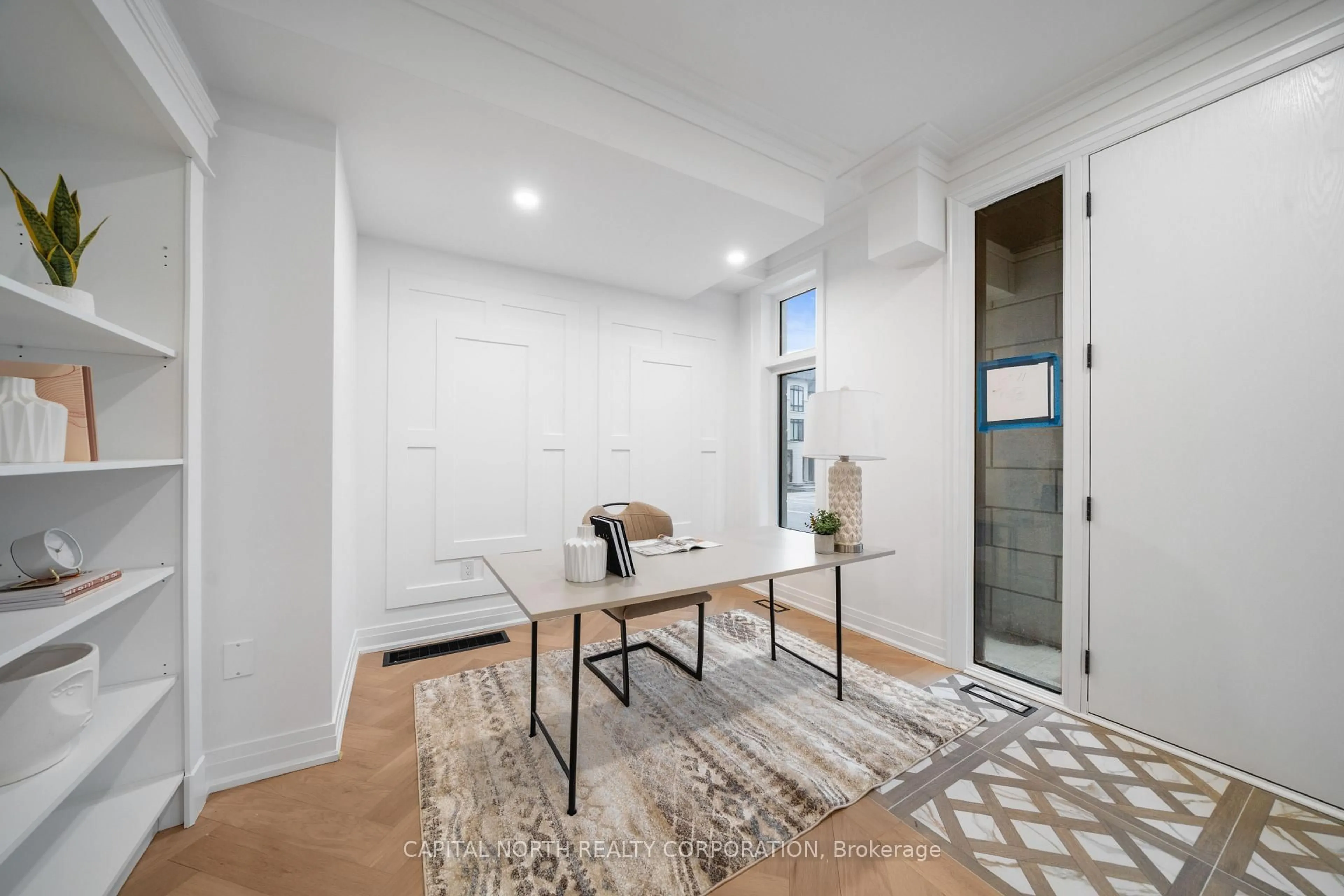 Indoor entryway for 4B McCachen St, Richmond Hill Ontario L4E 1L4