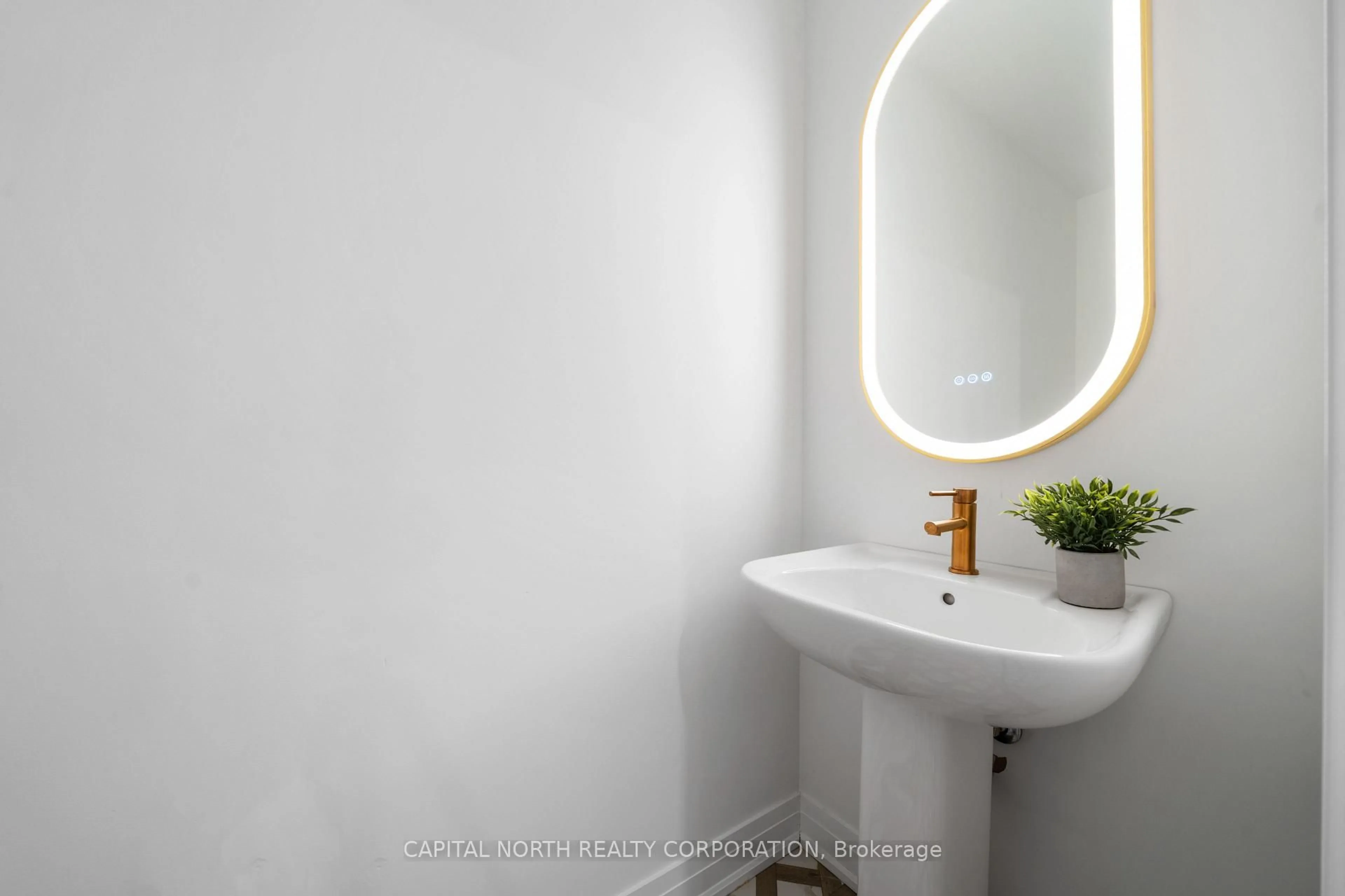 Standard bathroom, ceramic/tile floor for 4B McCachen St, Richmond Hill Ontario L4E 1L4