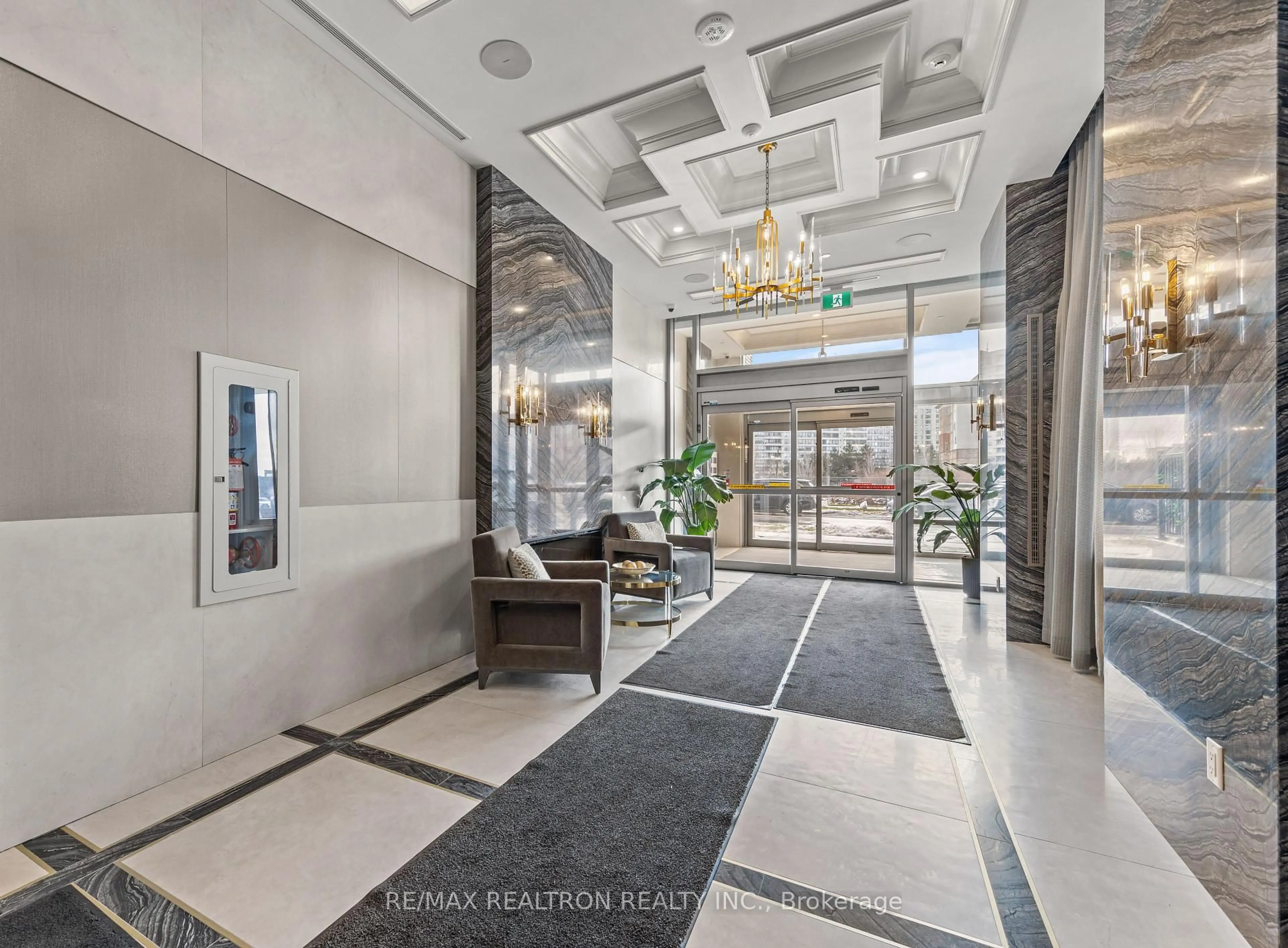 Indoor foyer for 20 Gatineau Dr #1301, Vaughan Ontario L4J 0L3