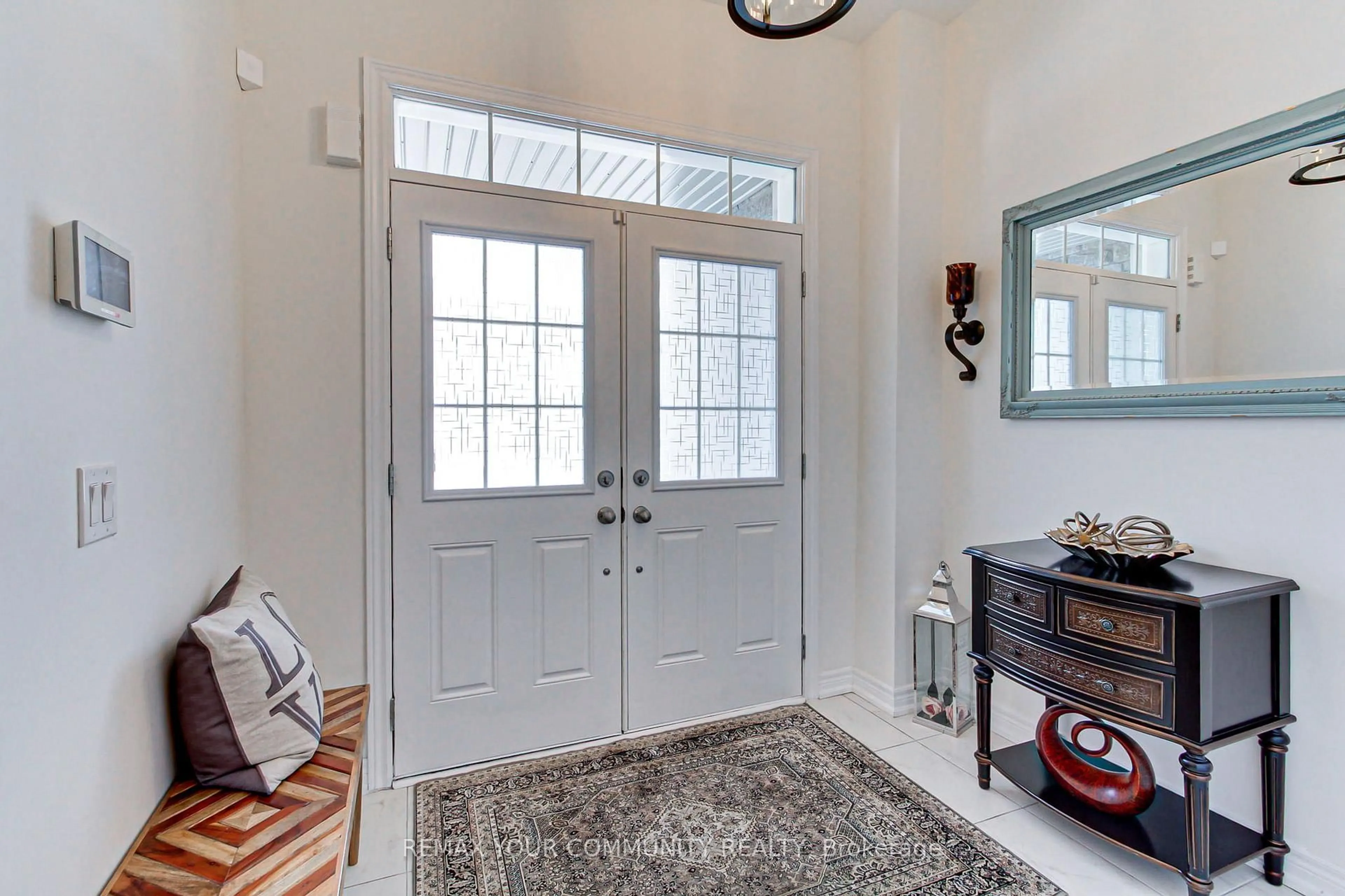 Indoor entryway for 47 Blackwell Cres, Bradford West Gwillimbury Ontario L3Z 4L3