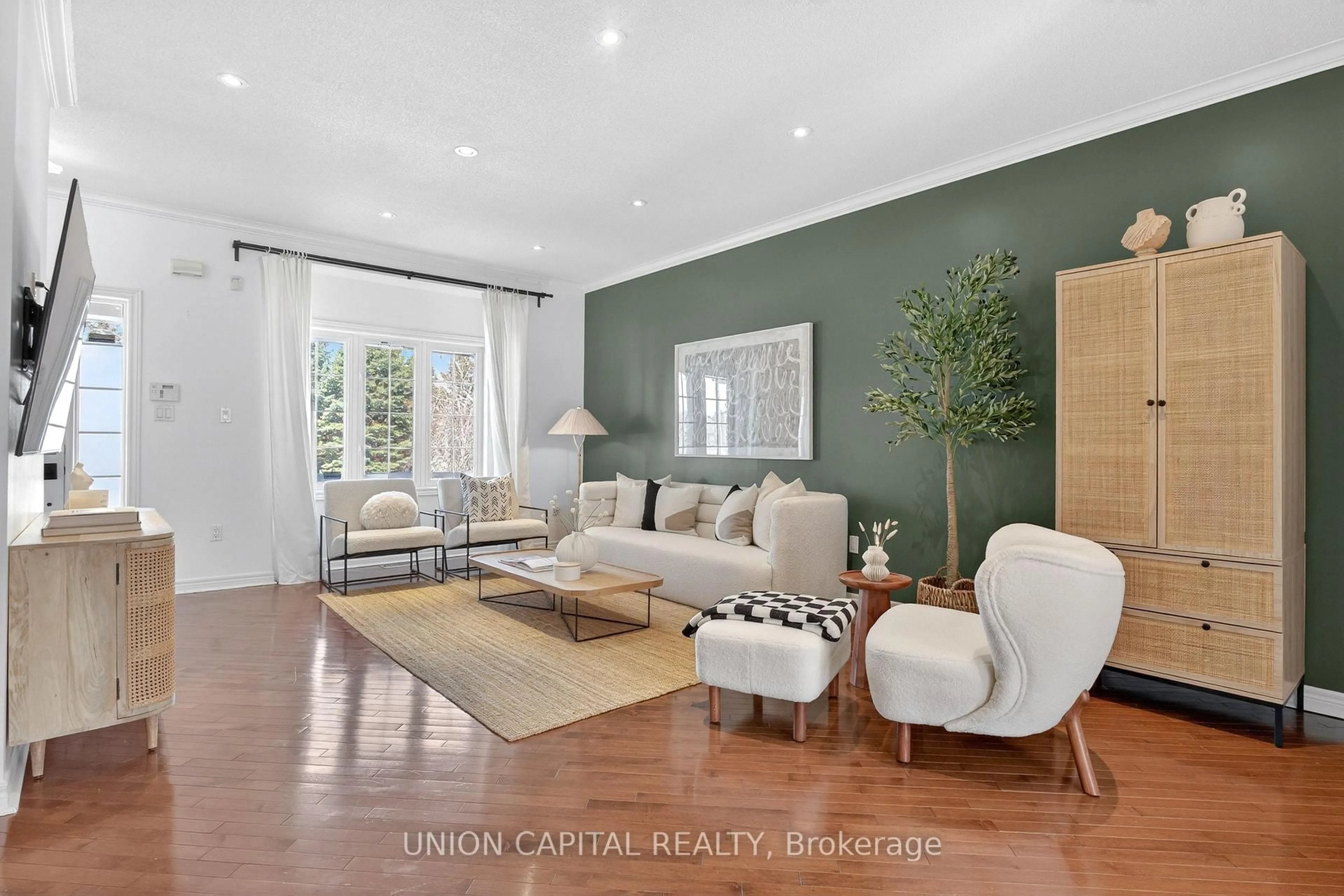 Living room with furniture, wood/laminate floor for 555 South Unionville Ave, Markham Ontario L3R 5G8