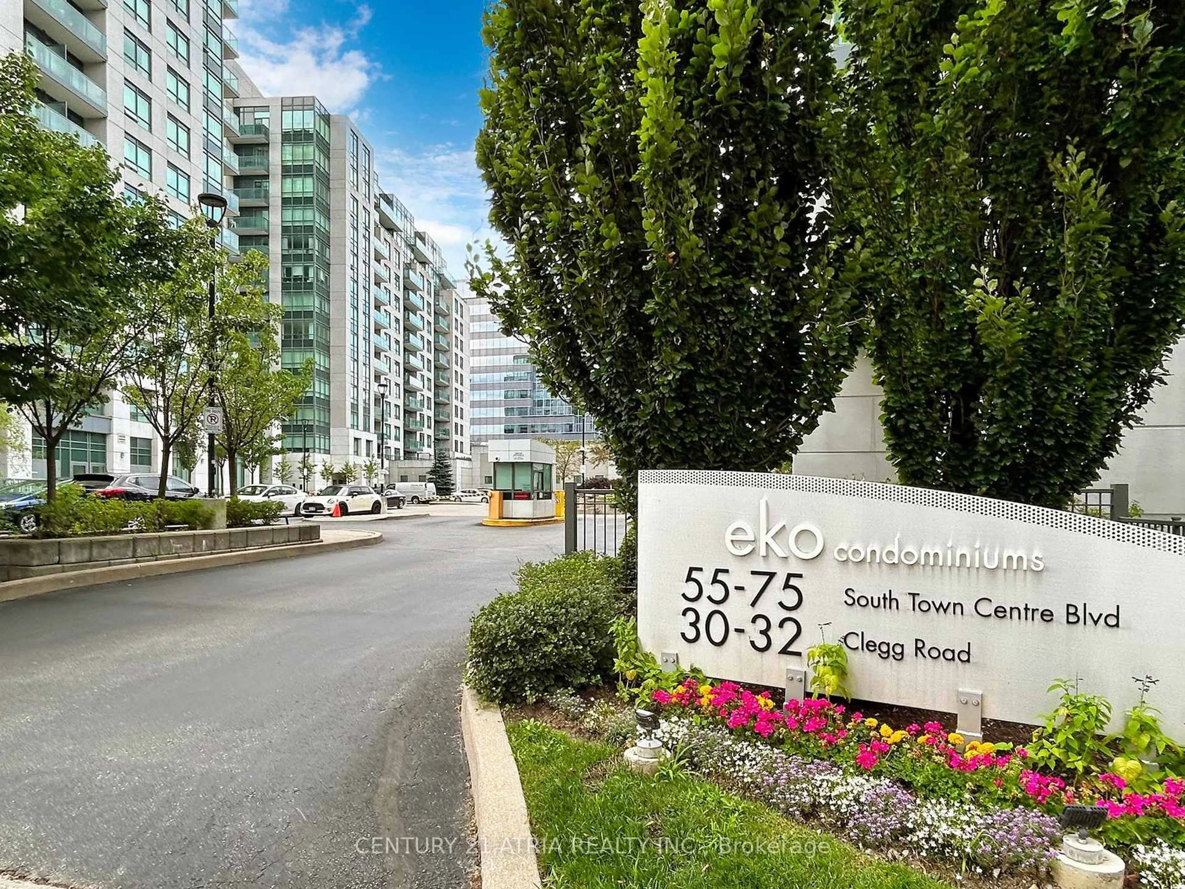 Indoor foyer for 55 South Town Centre Blvd #709, Markham Ontario L6G 0B1
